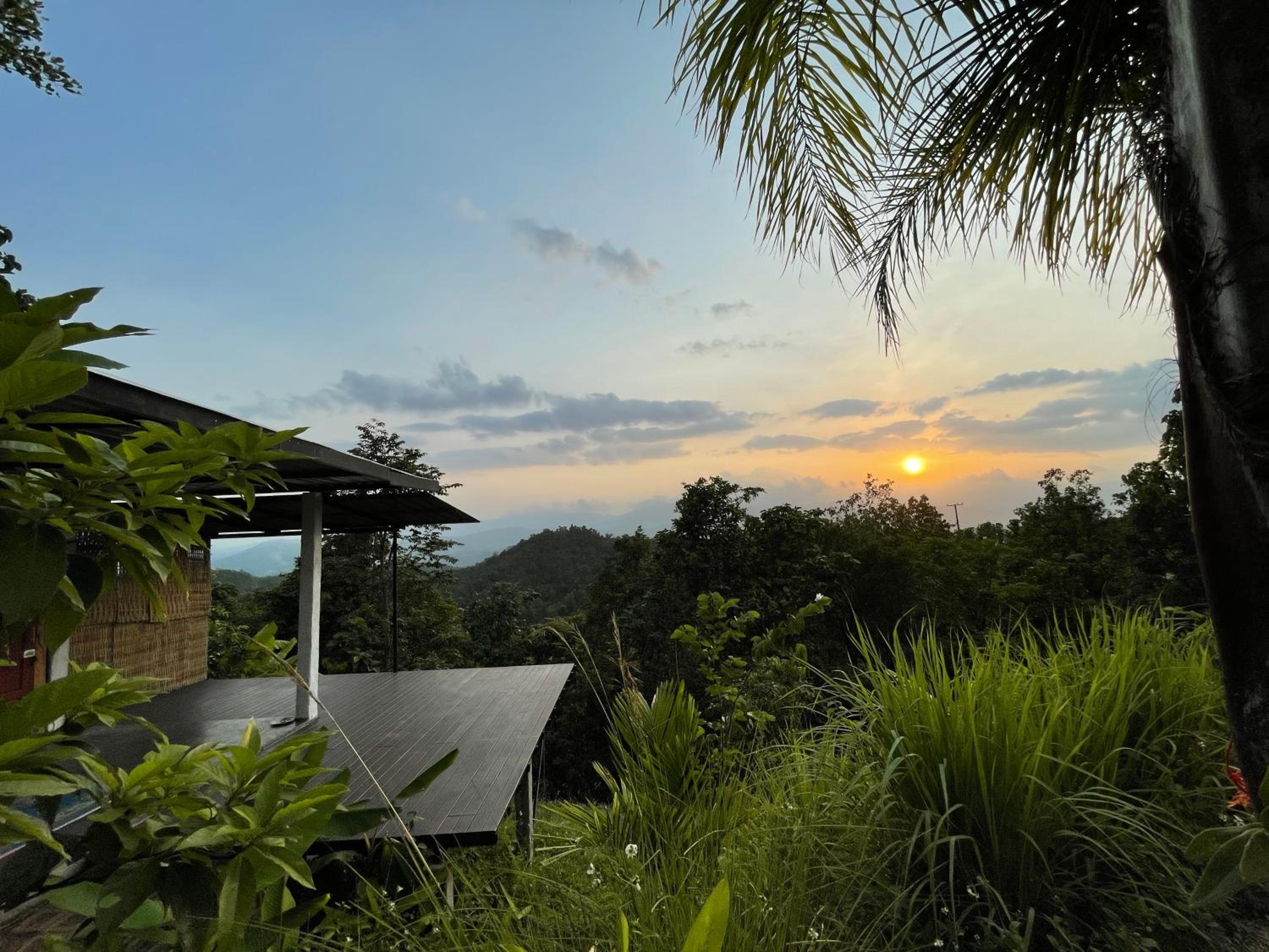 Deluxe Double Room with Balcony - Photo 11