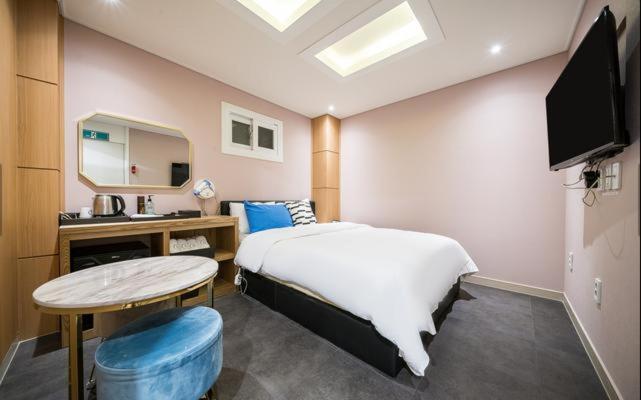 Standard Double Room - Photo 3