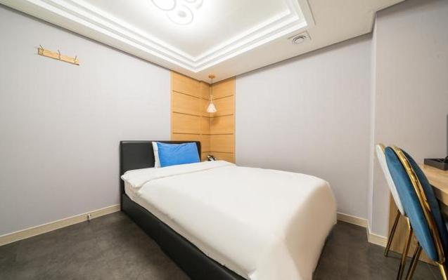 Economy Double Room - Photo 6