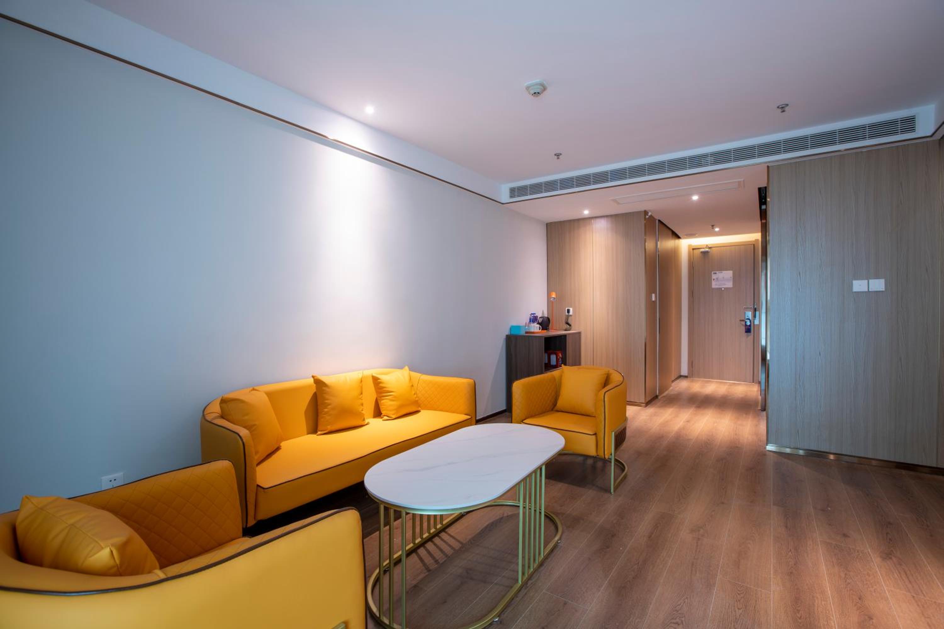 Two-Bedroom Suite with Two King Beds - Photo 2