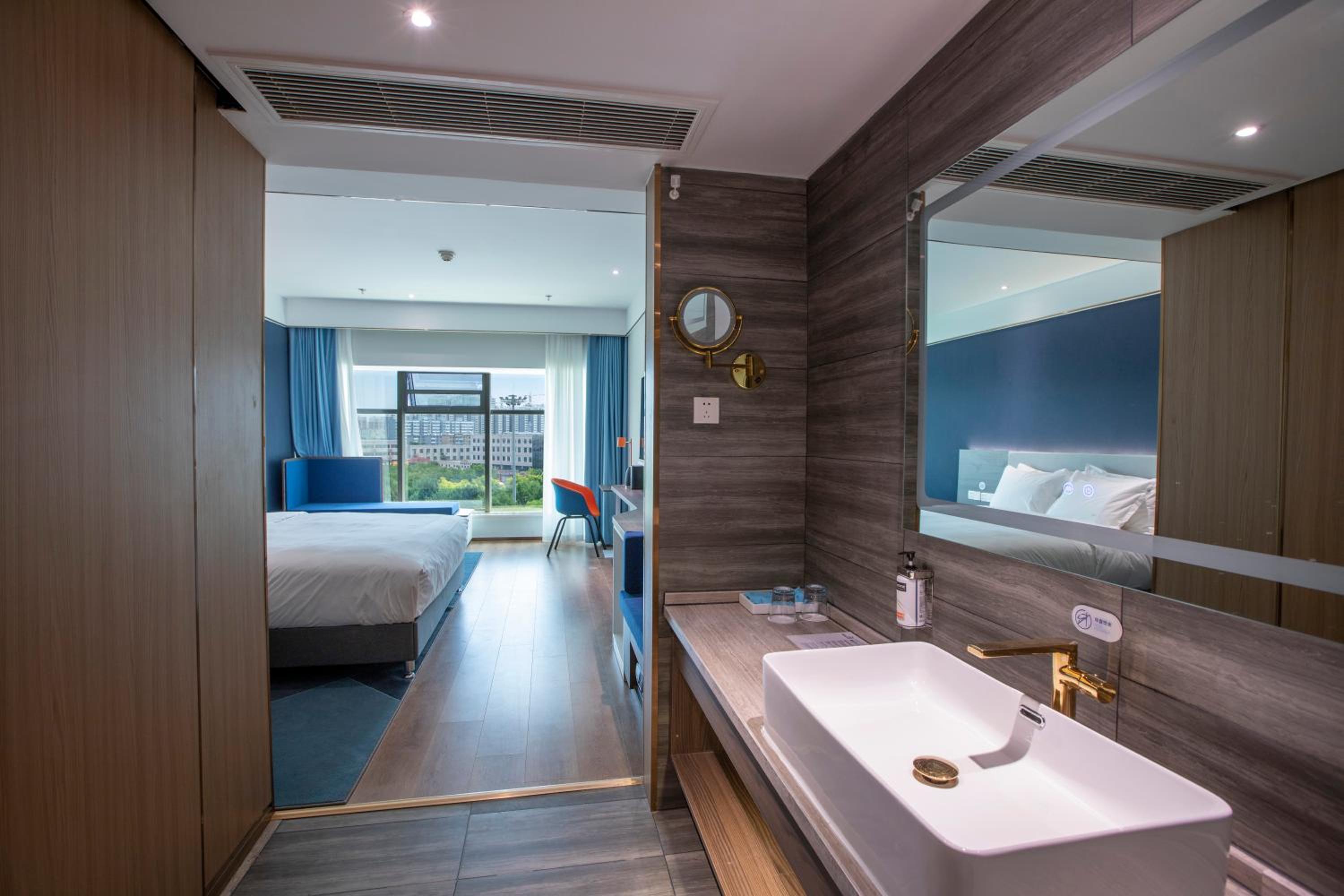Two-Bedroom Suite with Two King Beds - Photo 7