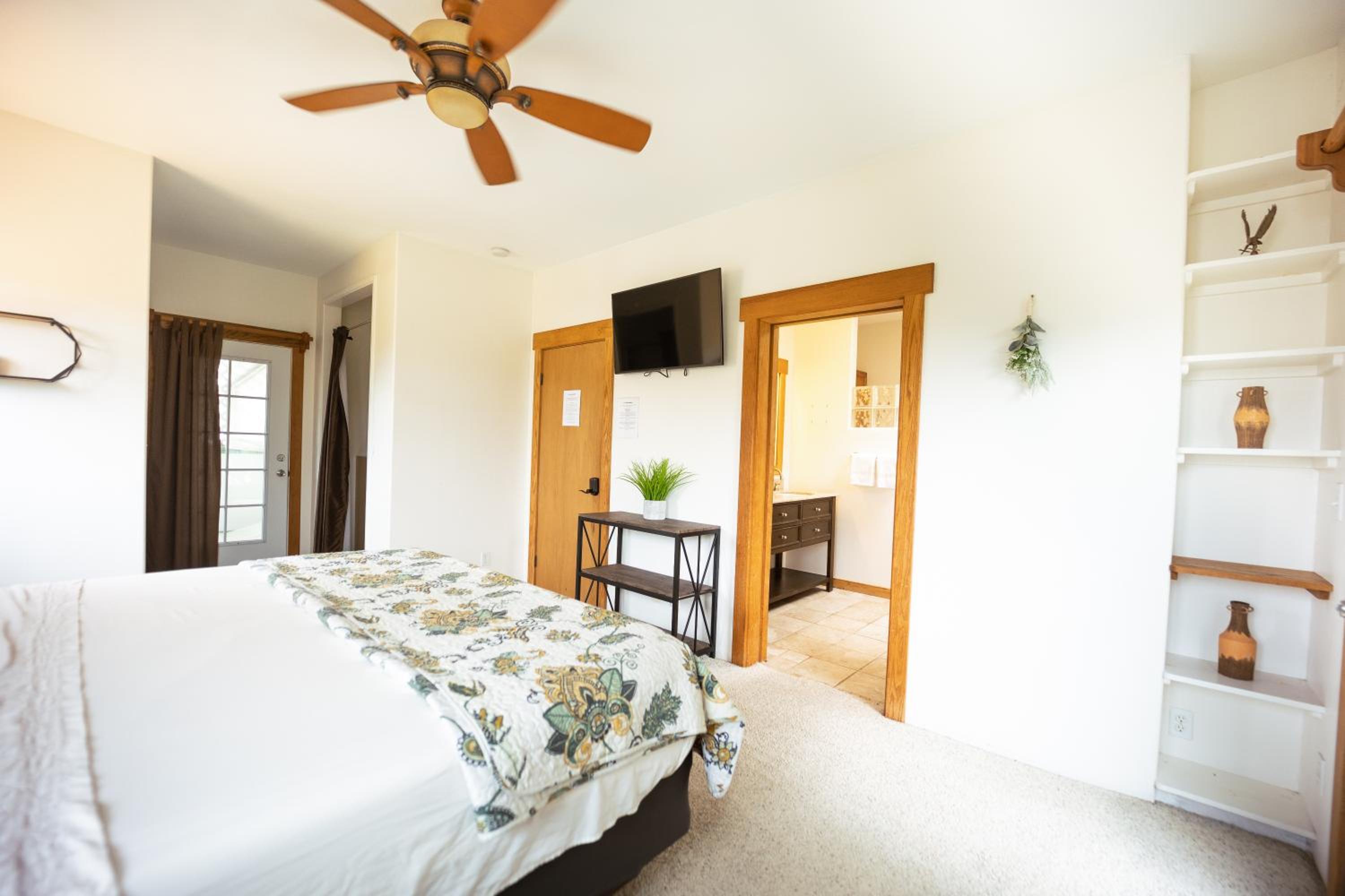 King Suite with Spa Bath photo 2