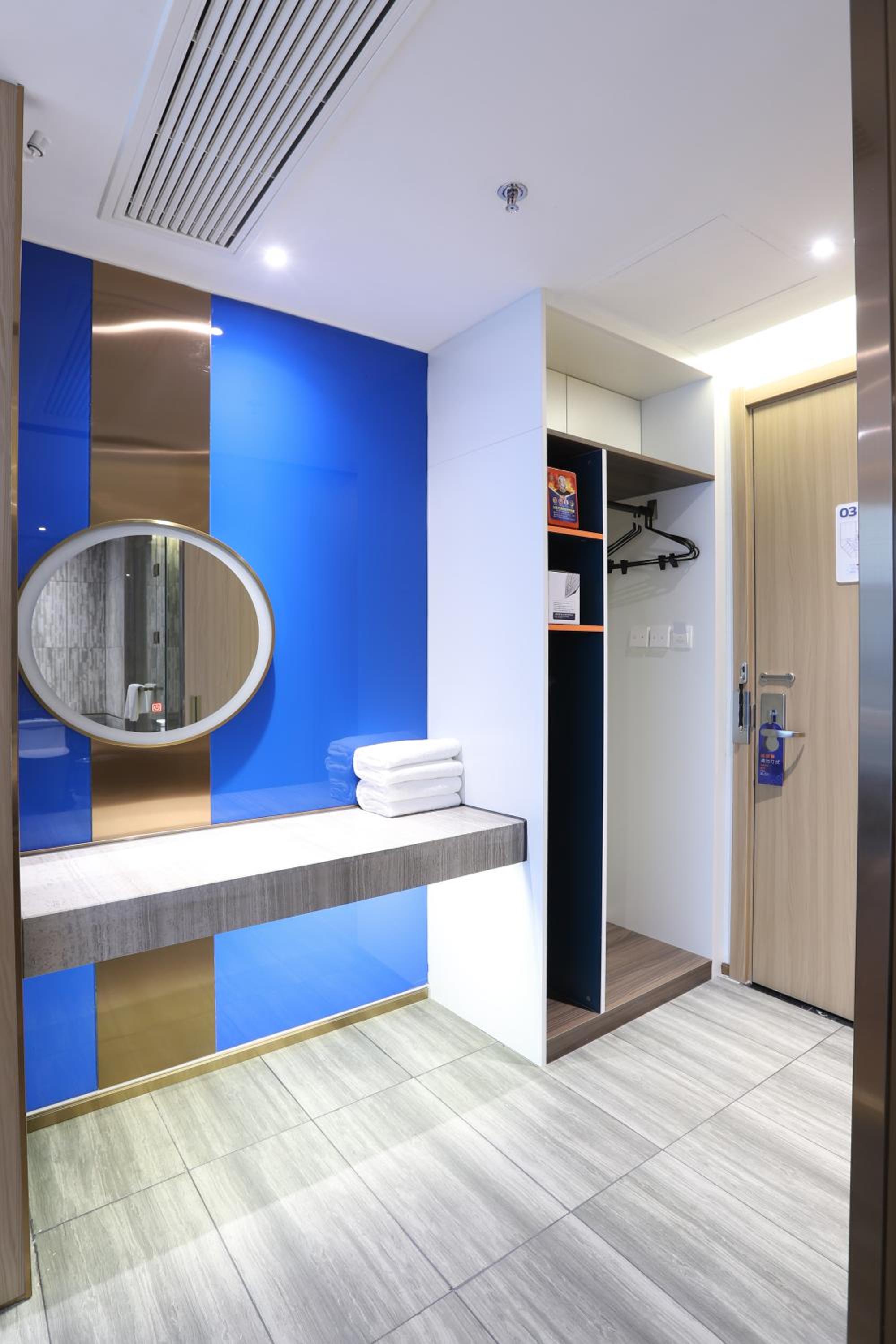 Standard King Room with Extra Floor Space - Photo 1