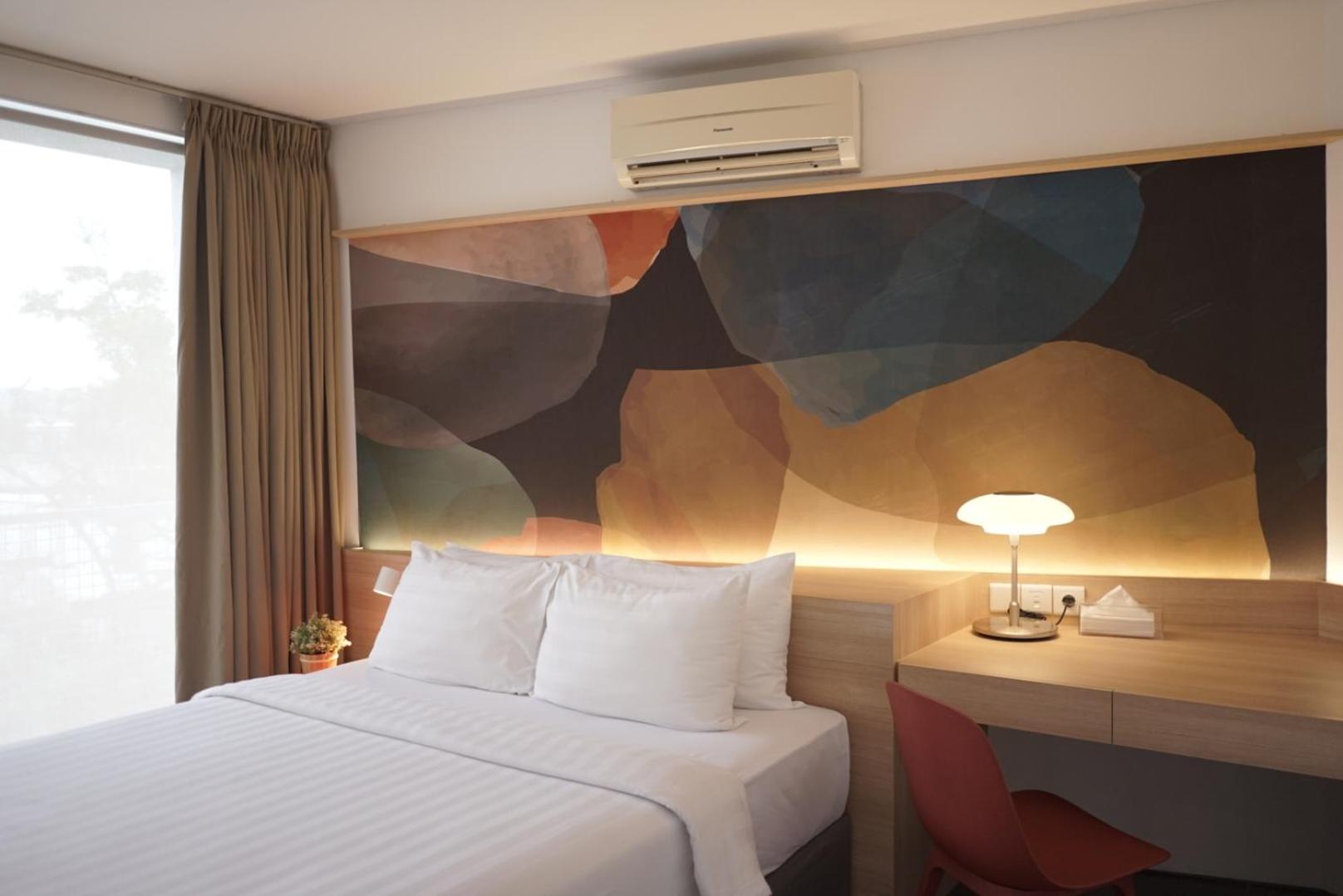 Deluxe Queen Room