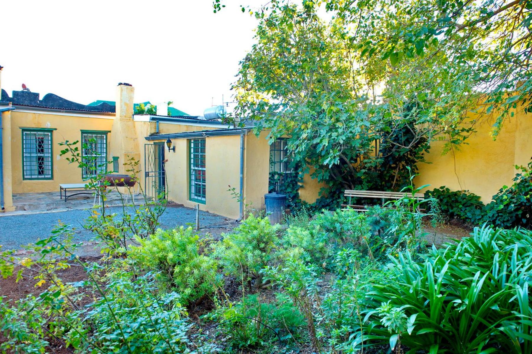 Three-Bedroom House - Photo 4