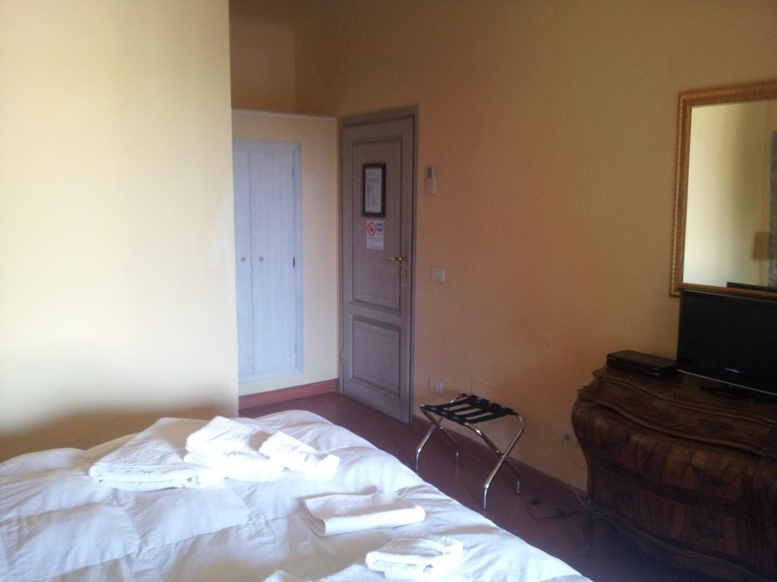 Double or Twin Room photo 3