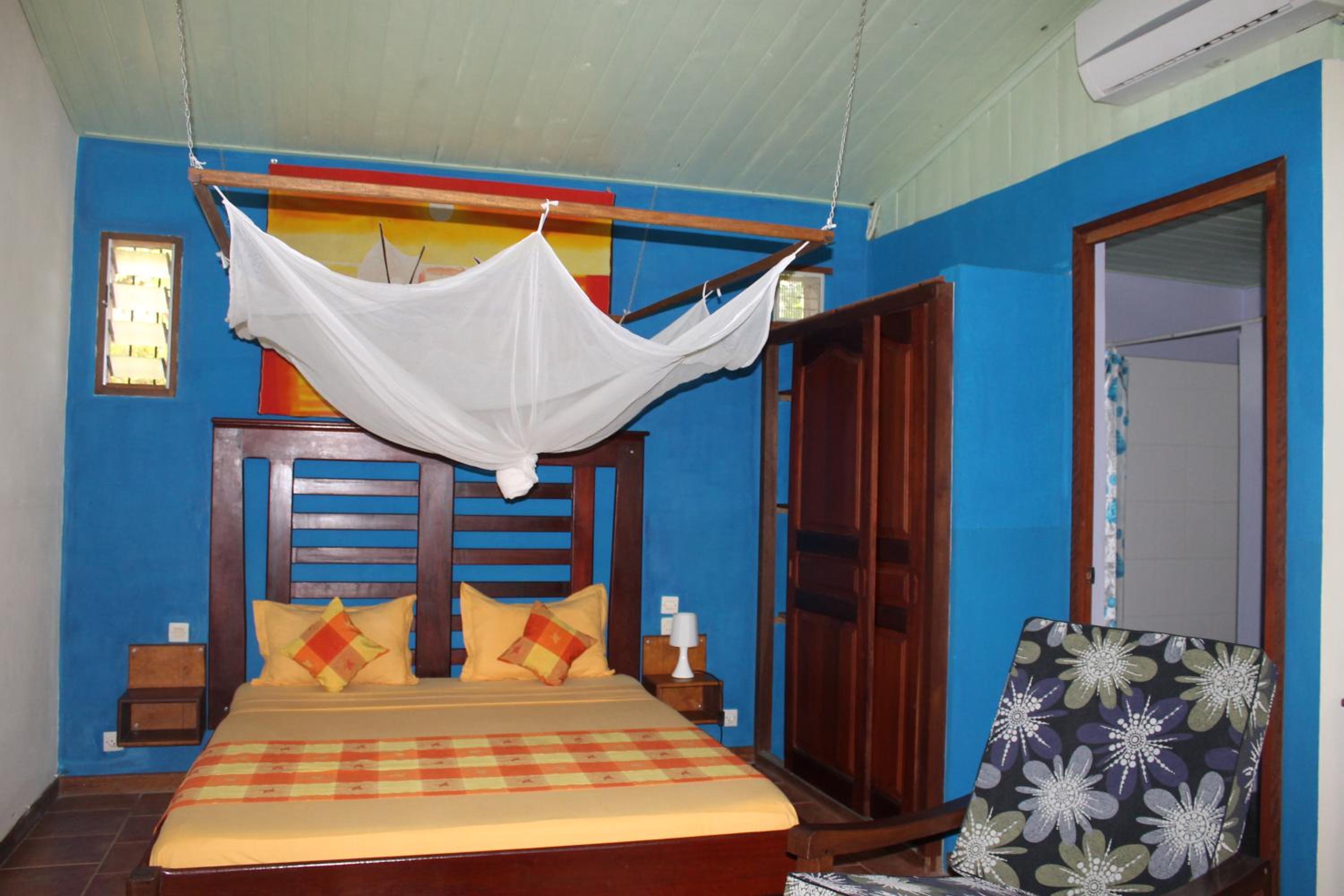 Bungalow with Private Bathroom photo 1