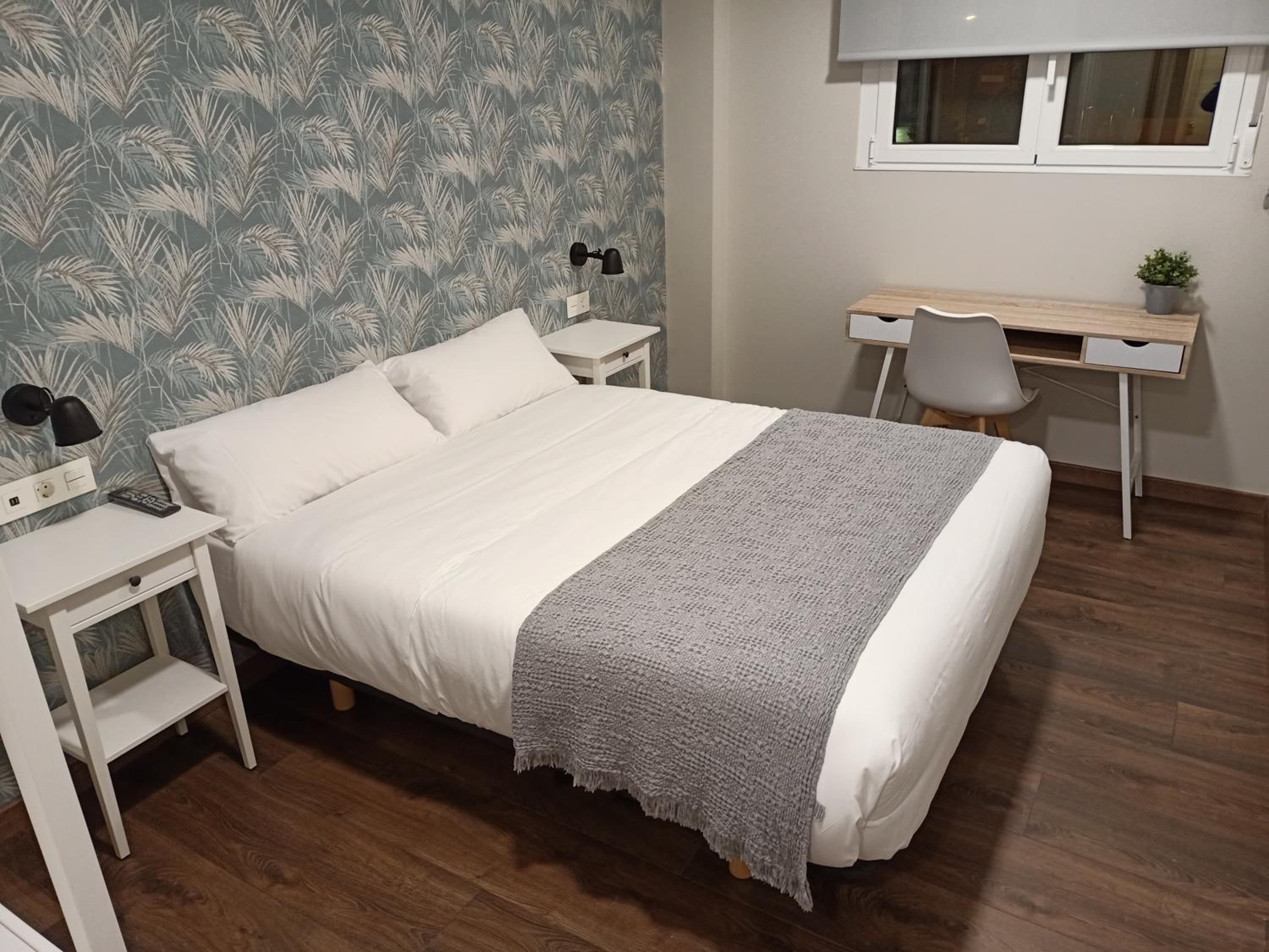 Standard Queen Room photo 3