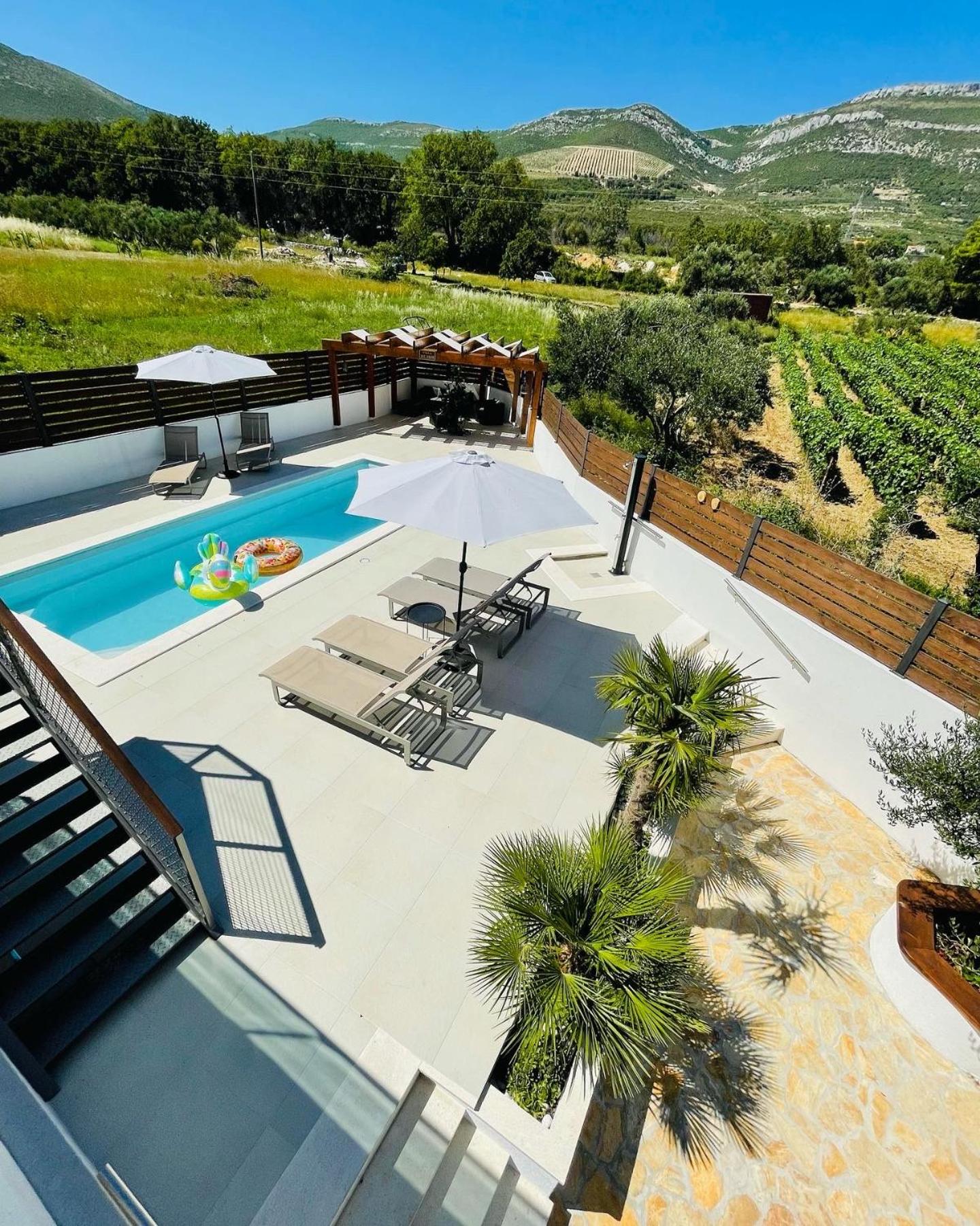Villa photo 2