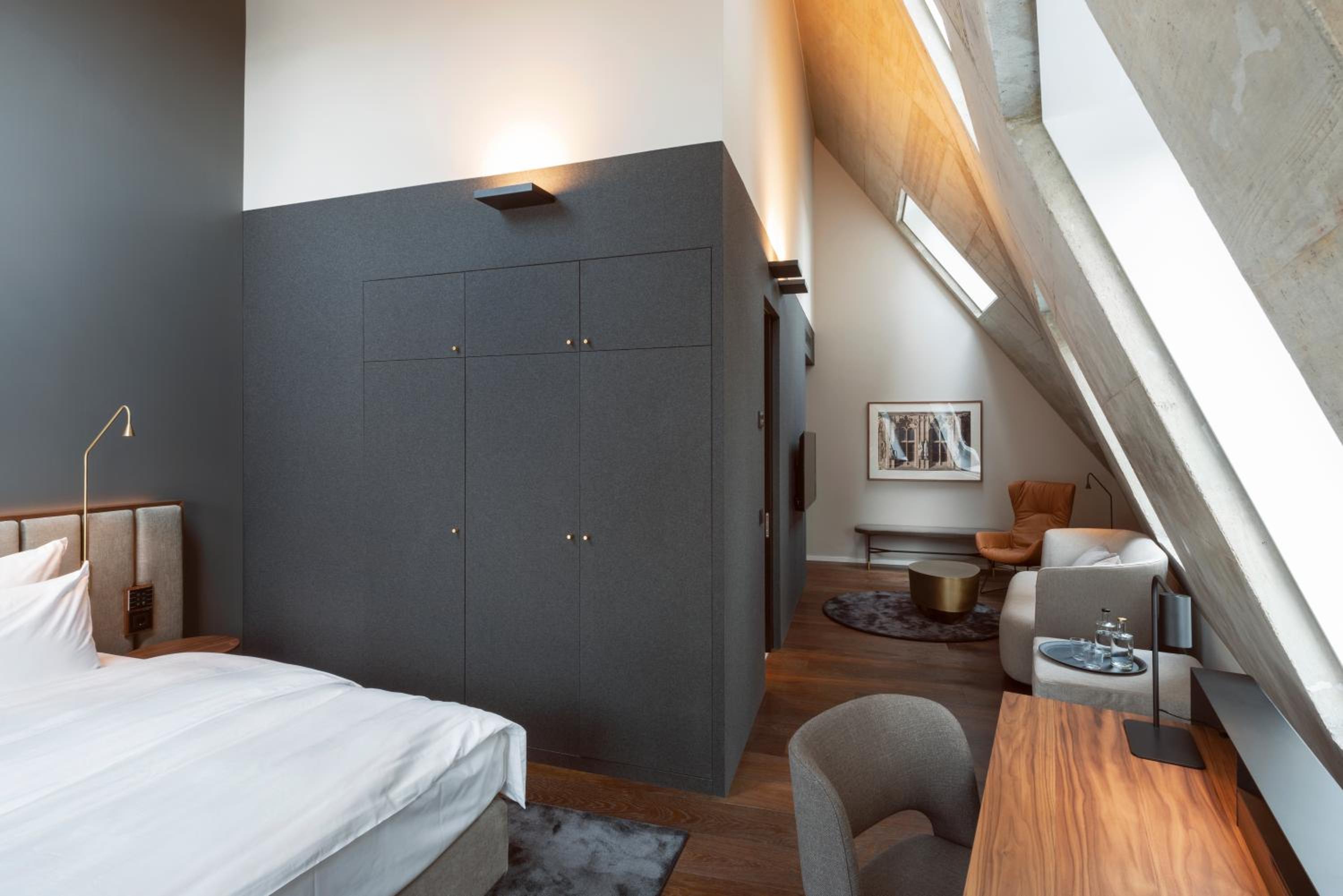 Suite - Photo 2