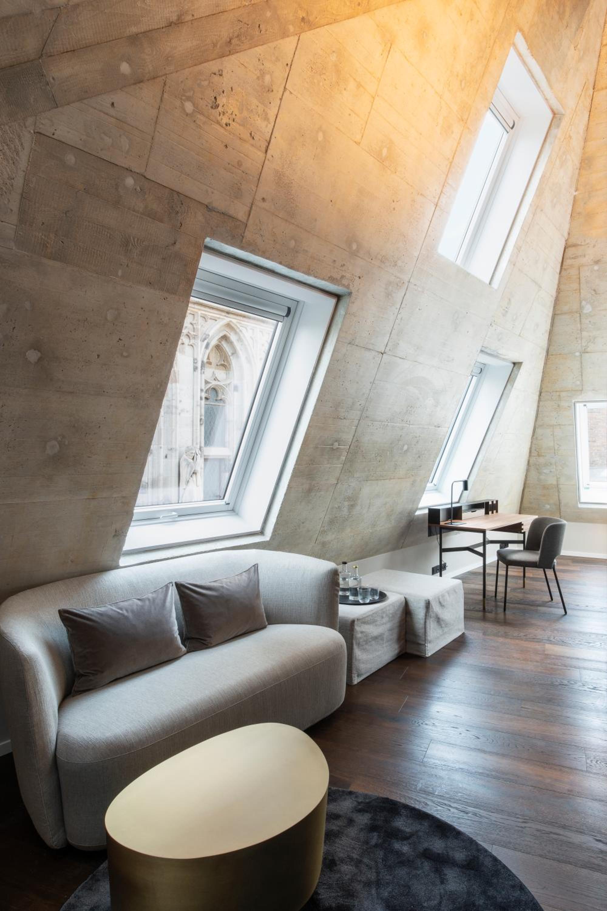 Suite - Photo 5