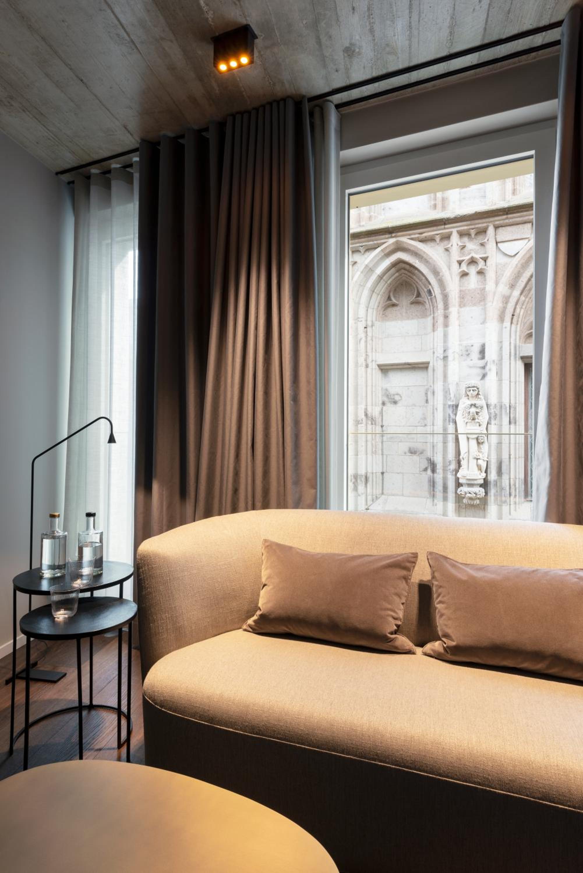 Suite - Photo 3