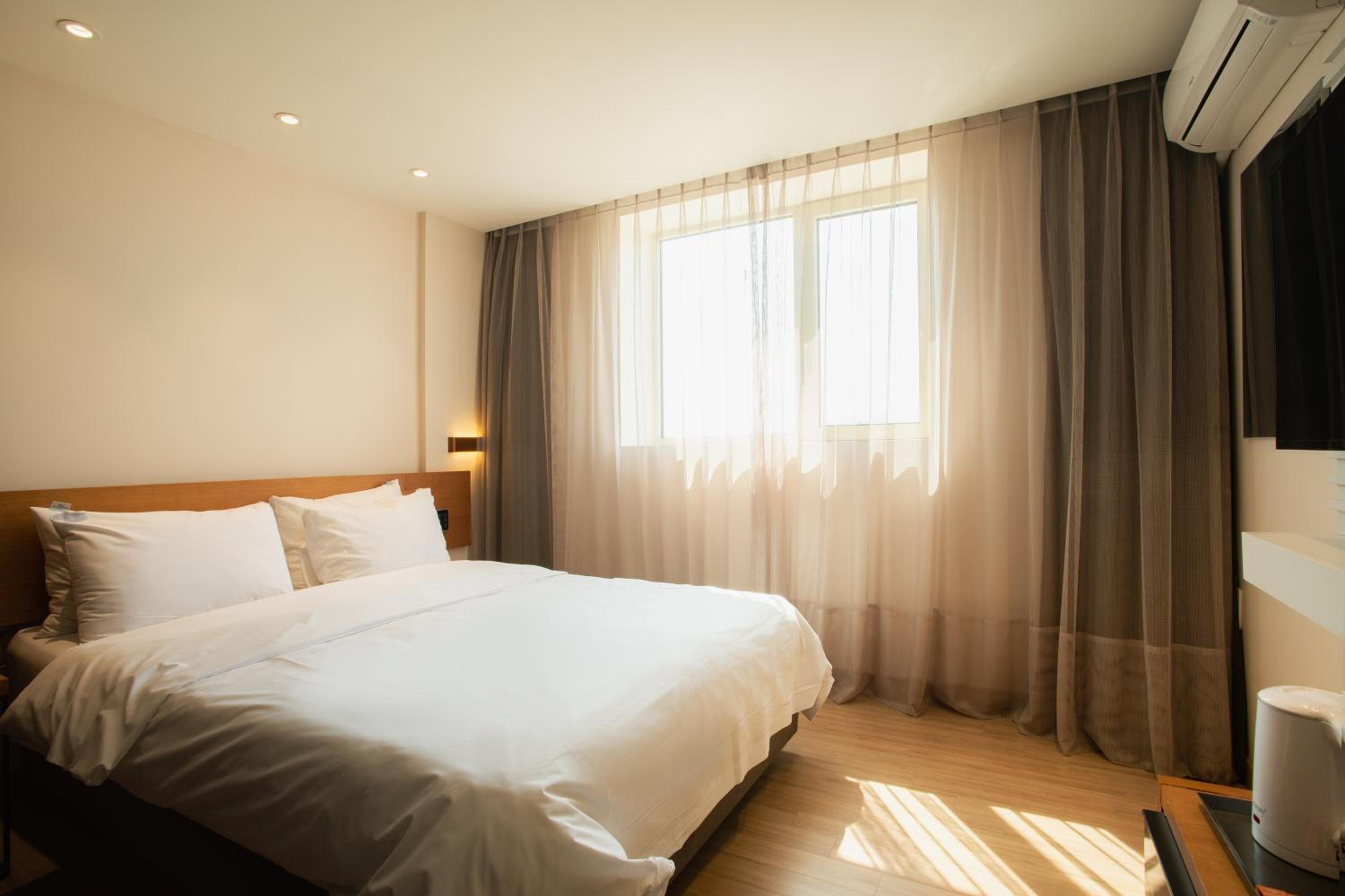 Standard Double Room (City View) photo 2