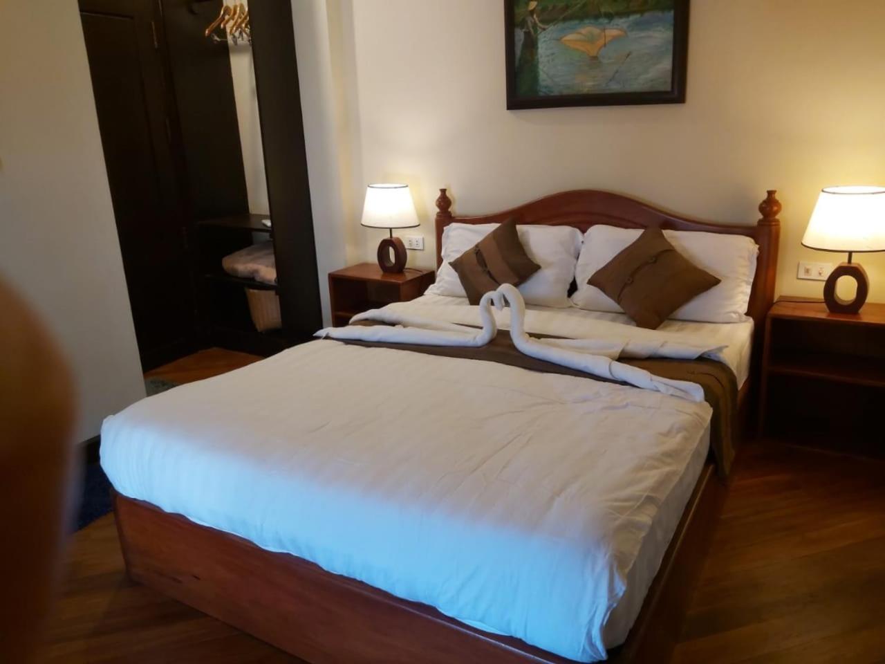 Double Room with Balcony - Photo 6