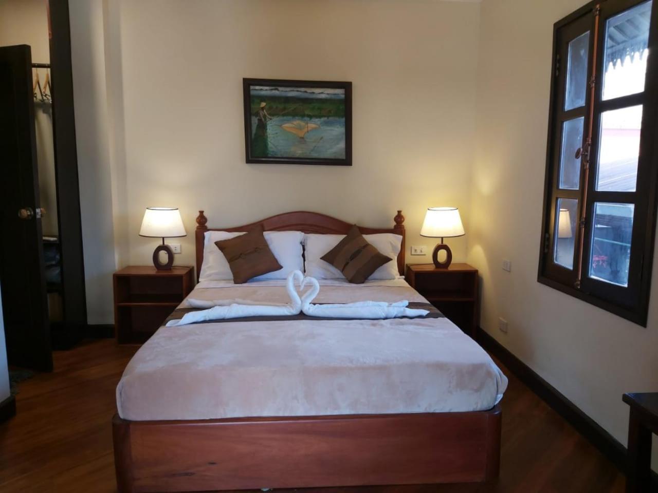 Double Room with Balcony - Photo 9