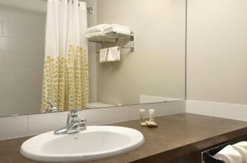 Queen Studio Suite - Non-Smoking