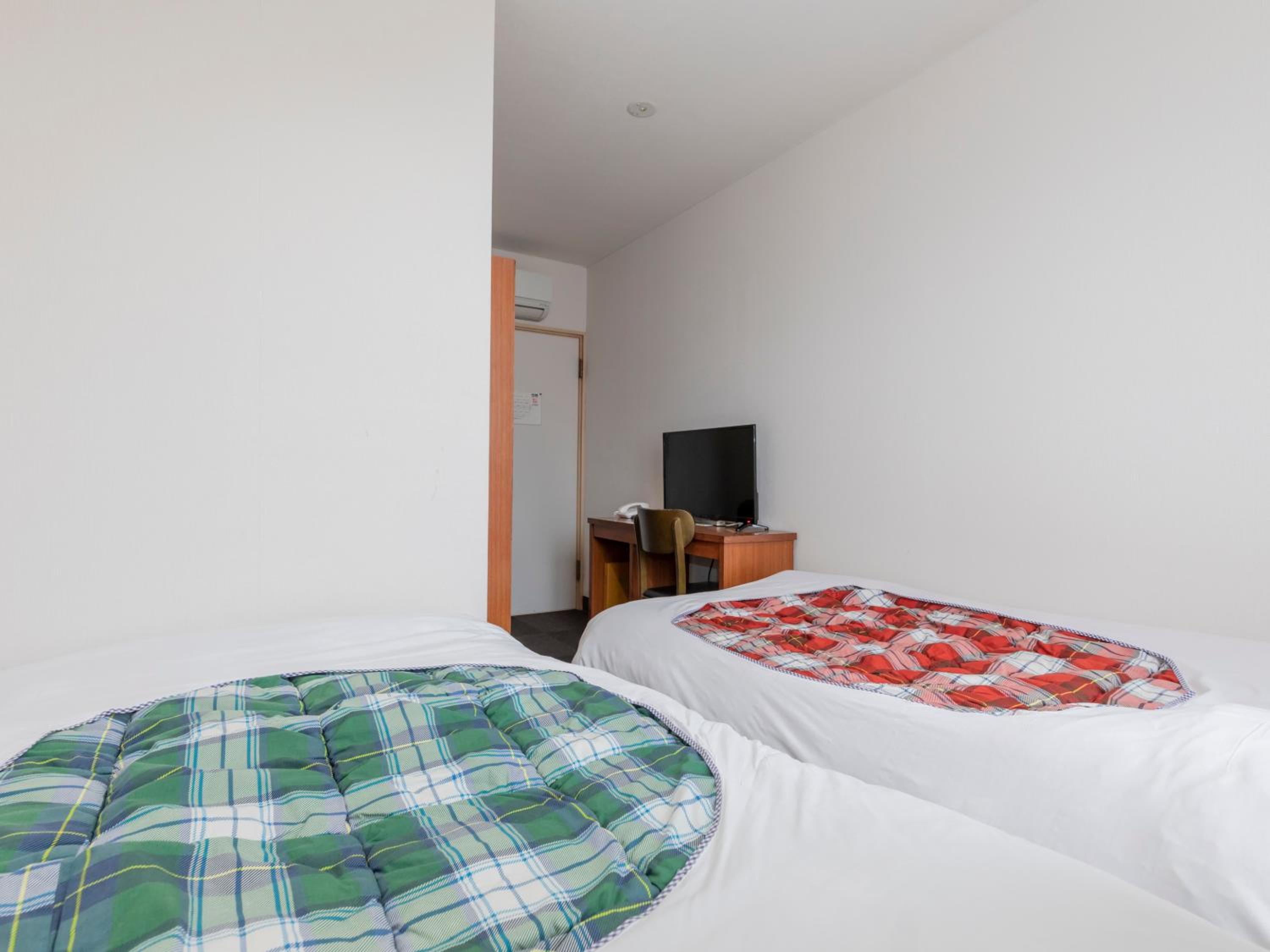 Twin Room - Photo 9