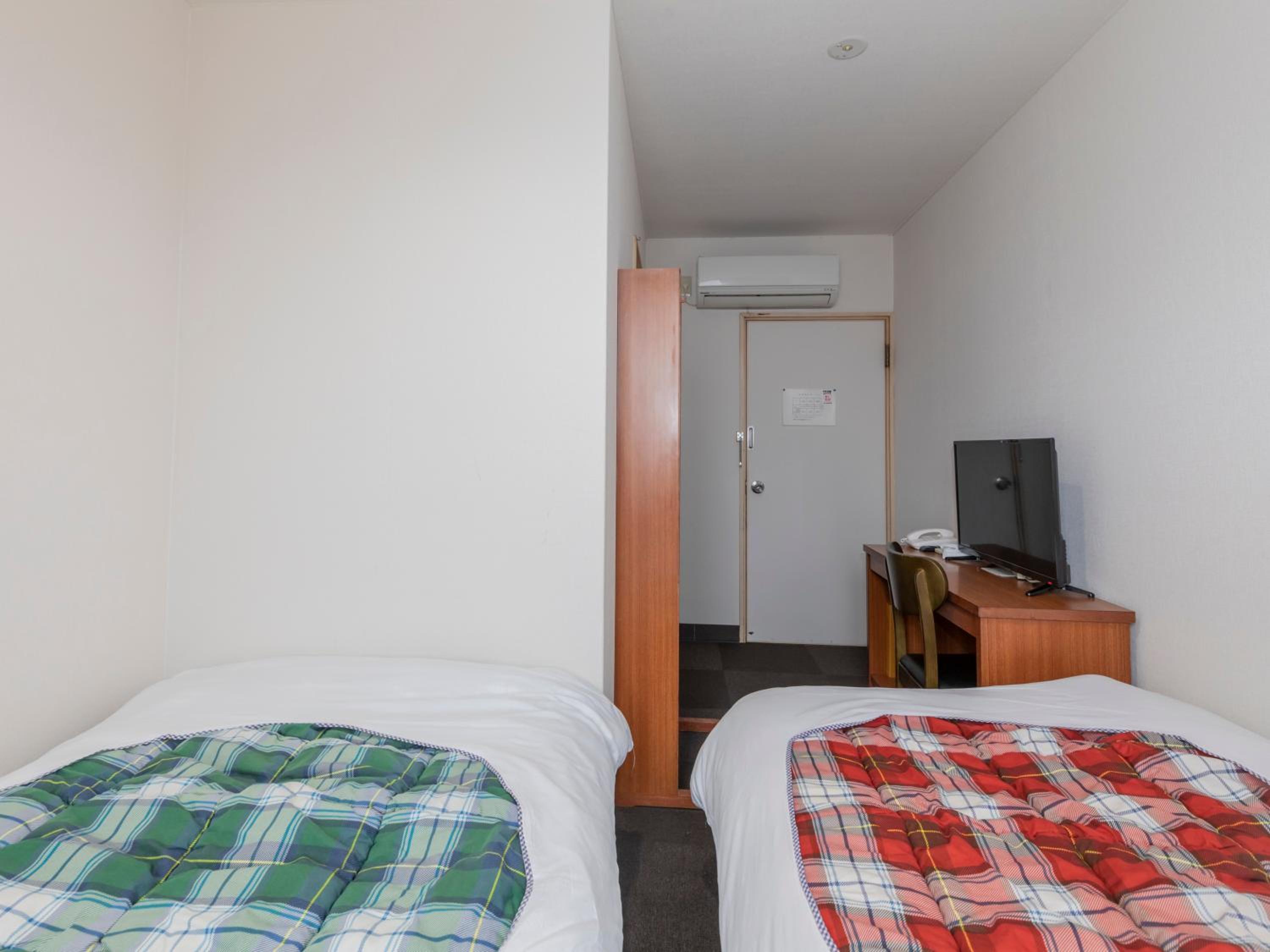 Twin Room - Photo 3