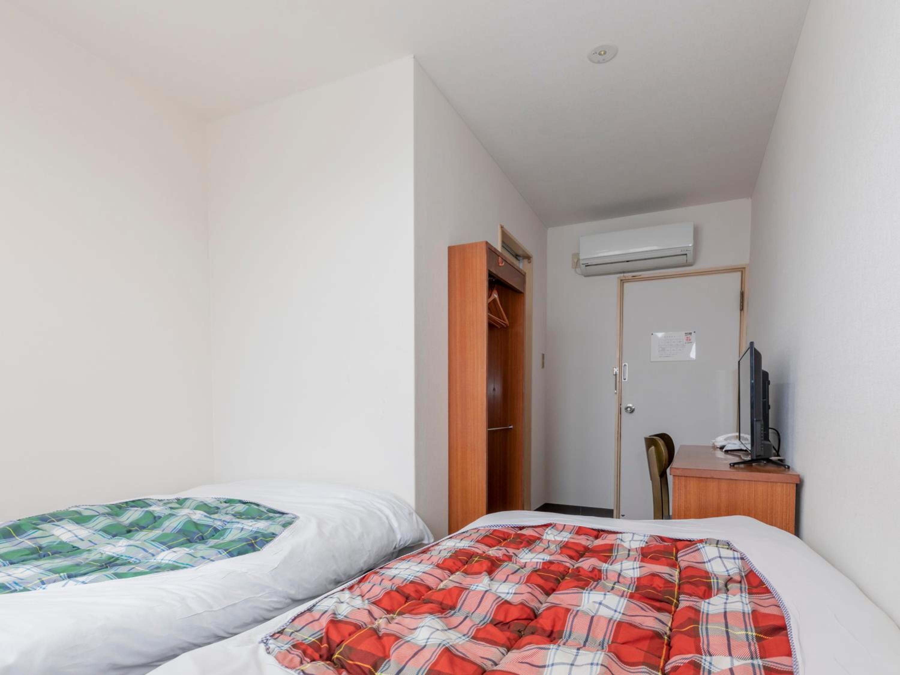 Twin Room - Photo 7