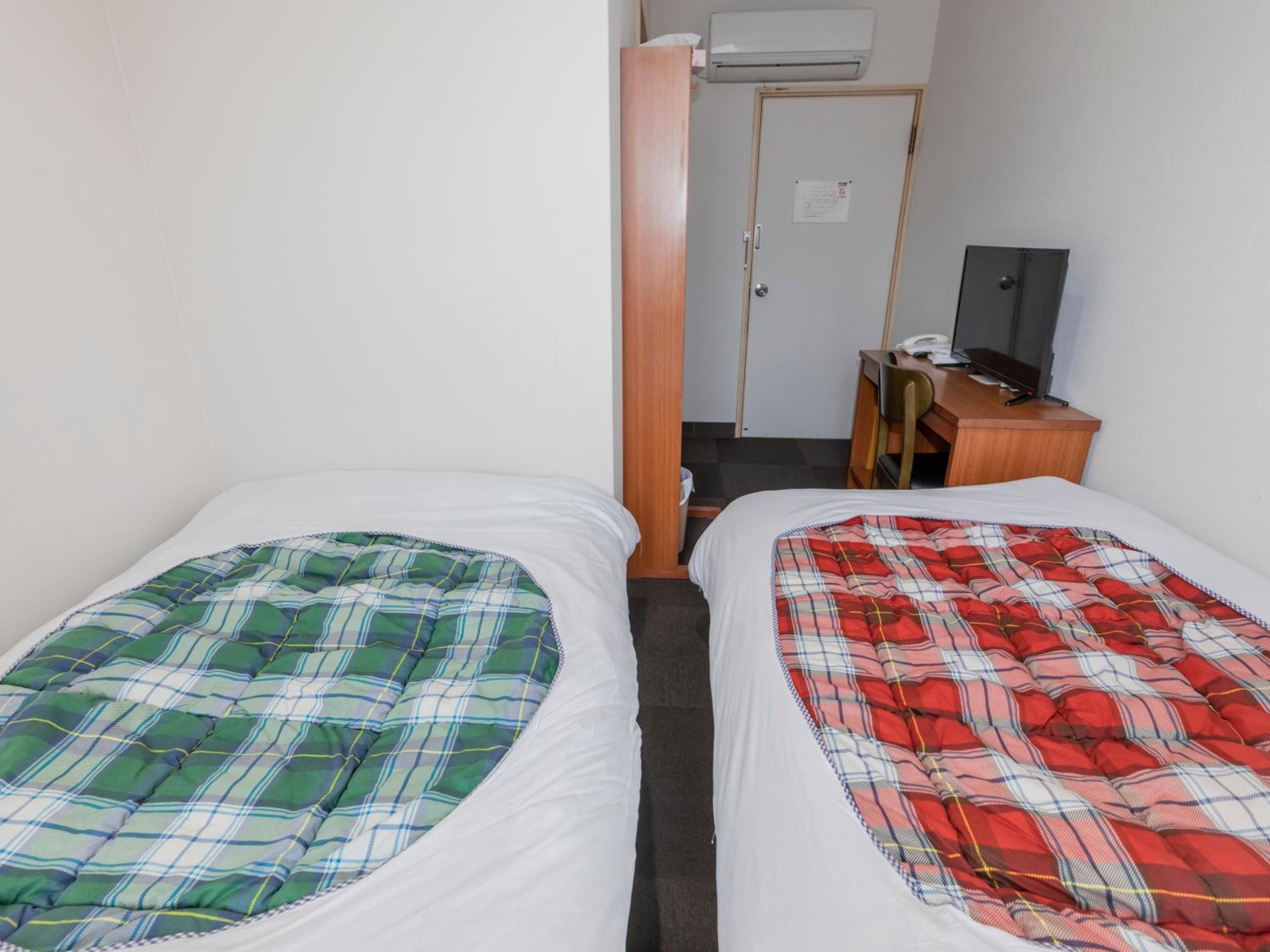 Twin Room - Photo 8