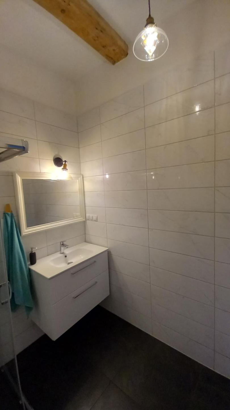 One-Bedroom Apartment - Photo 12