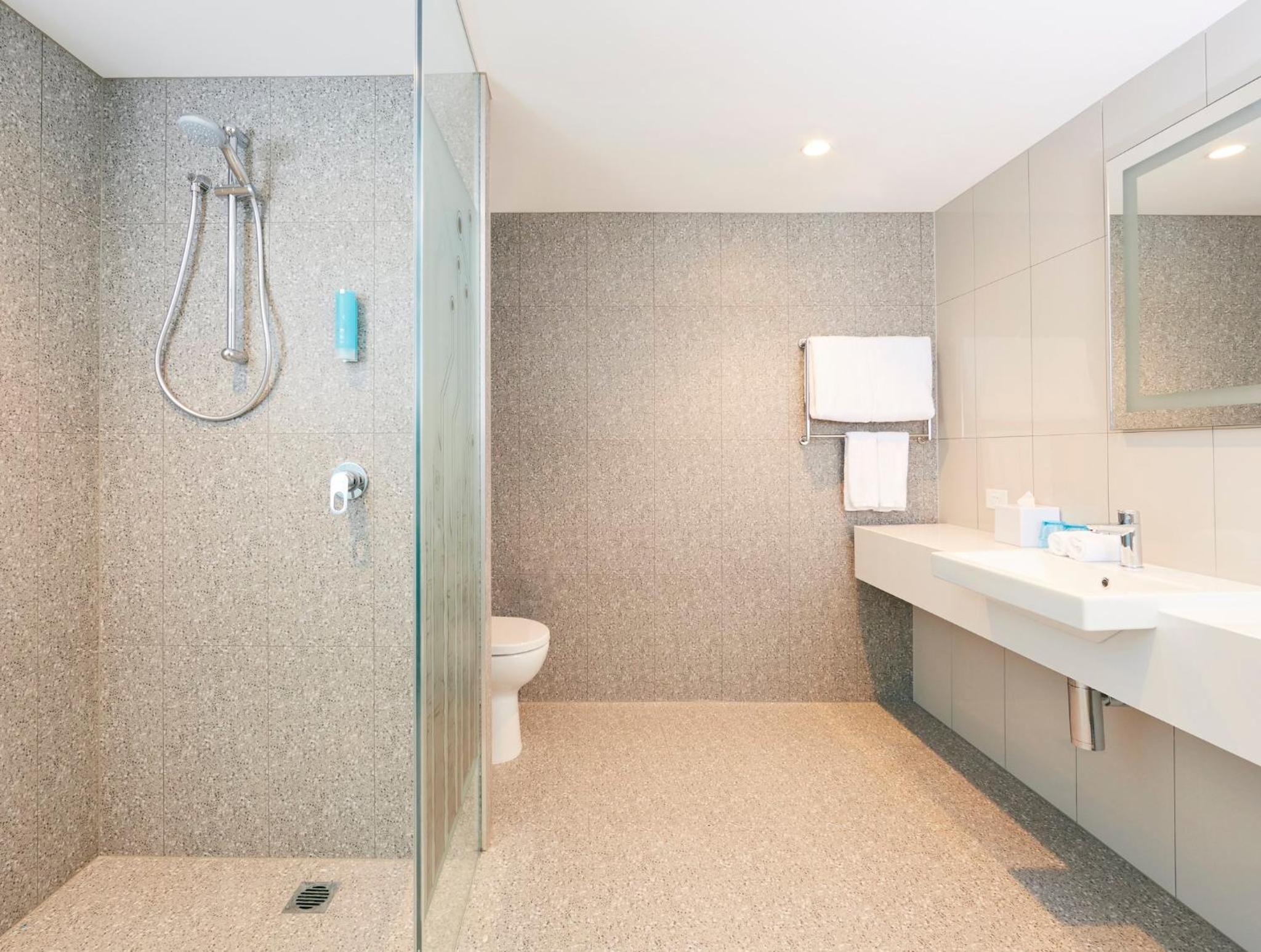 Standard Queen Room with Two Queen Beds - Free Breakfast