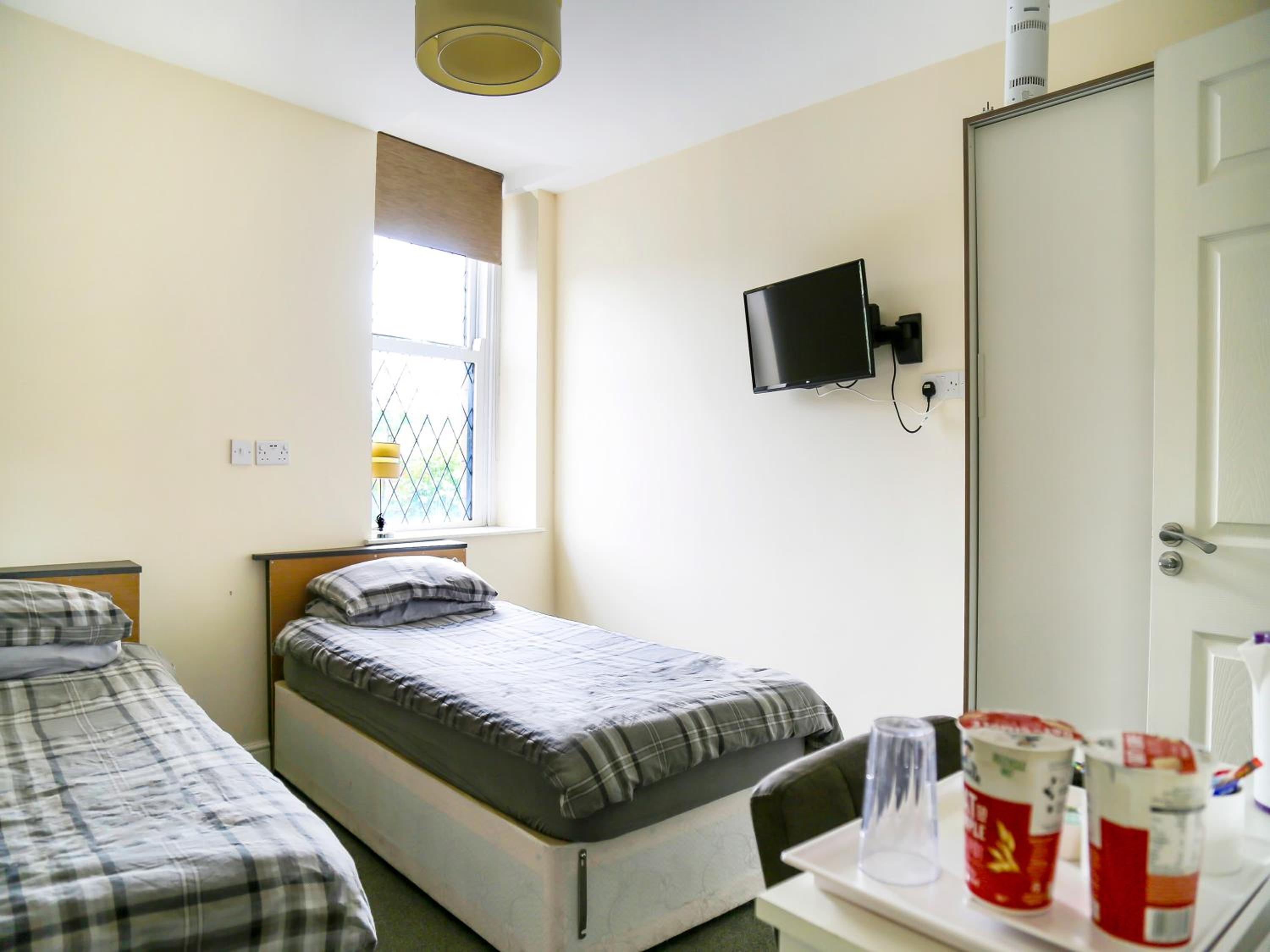 Standard Twin Room - Photo 2