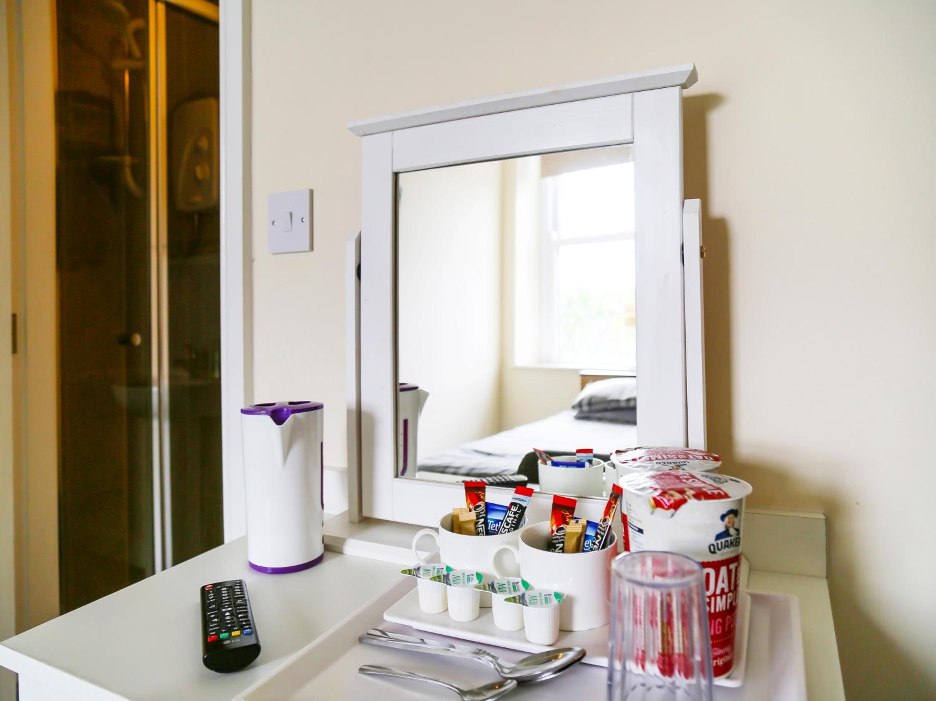 Standard Twin Room - Photo 7