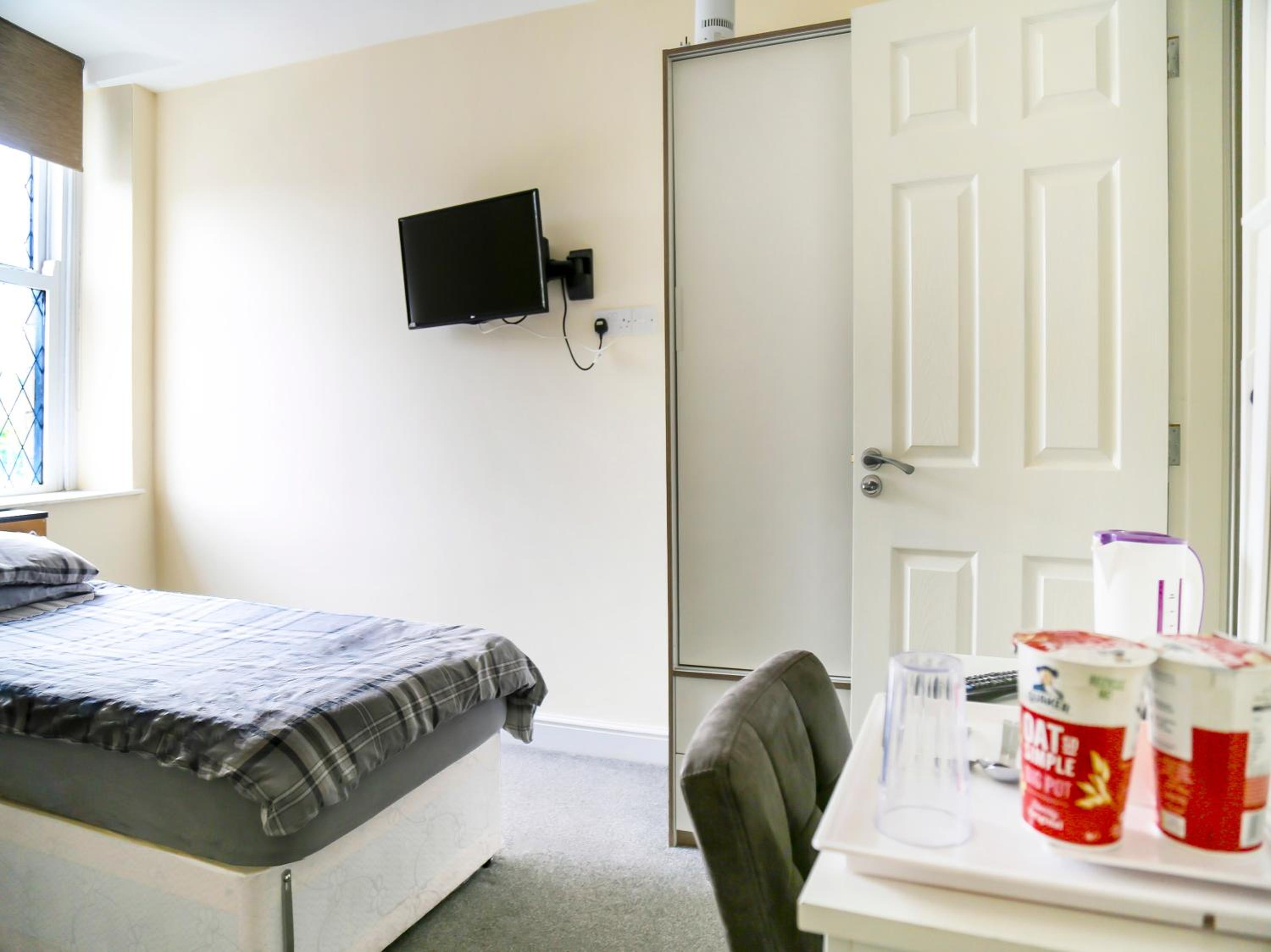 Standard Twin Room - Photo 6