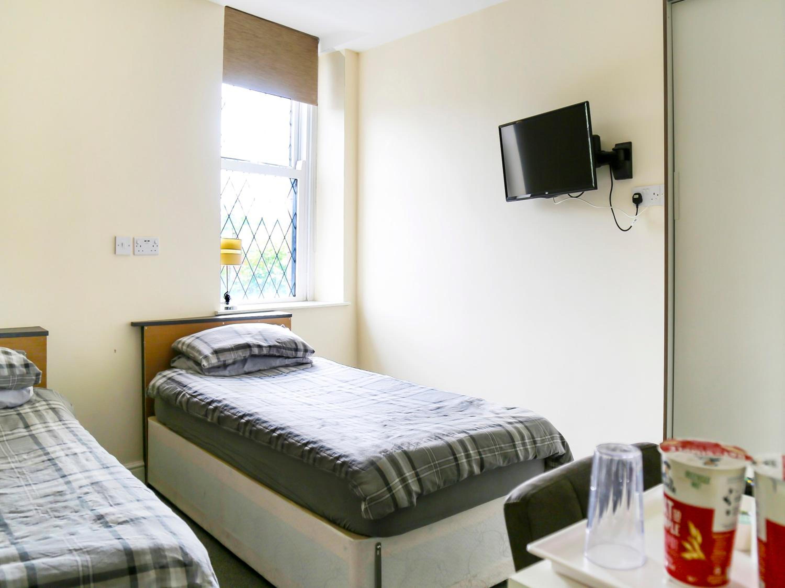 Standard Twin Room - Photo 4