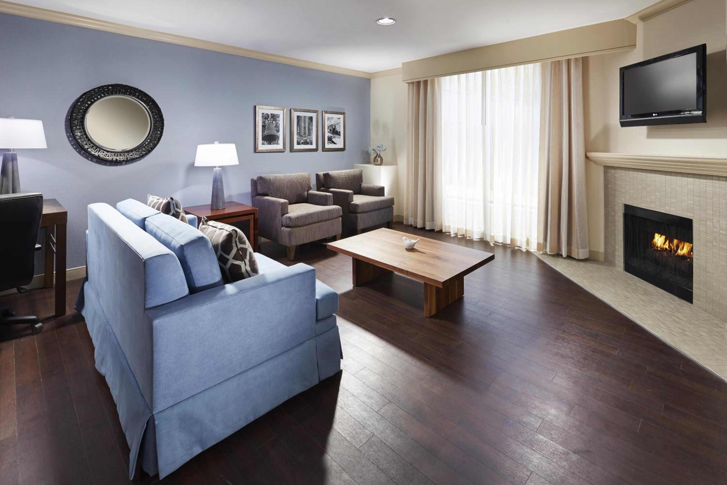 Suite: Two-Bedroom - Photo 6