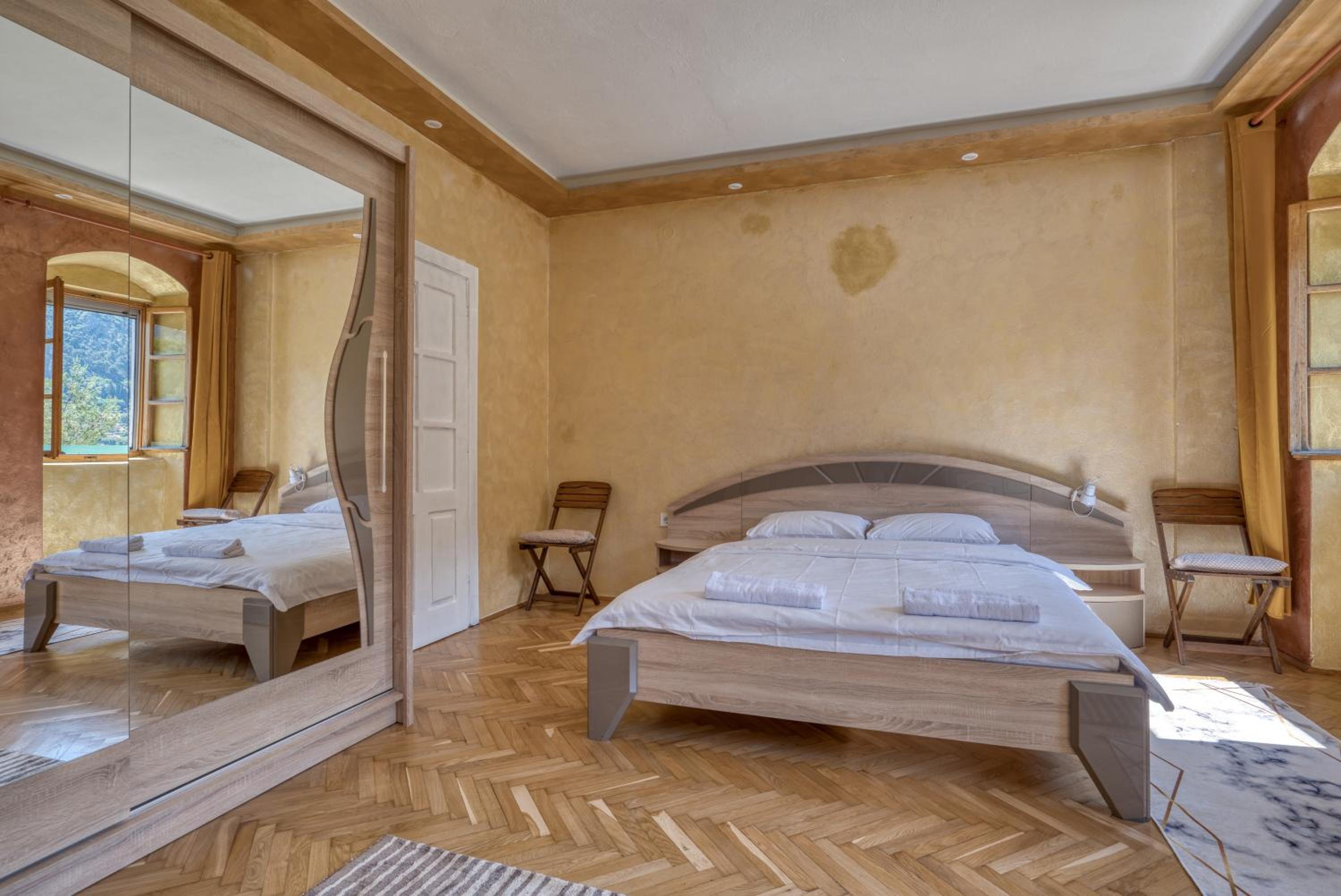 Four-Bedroom House photo 2