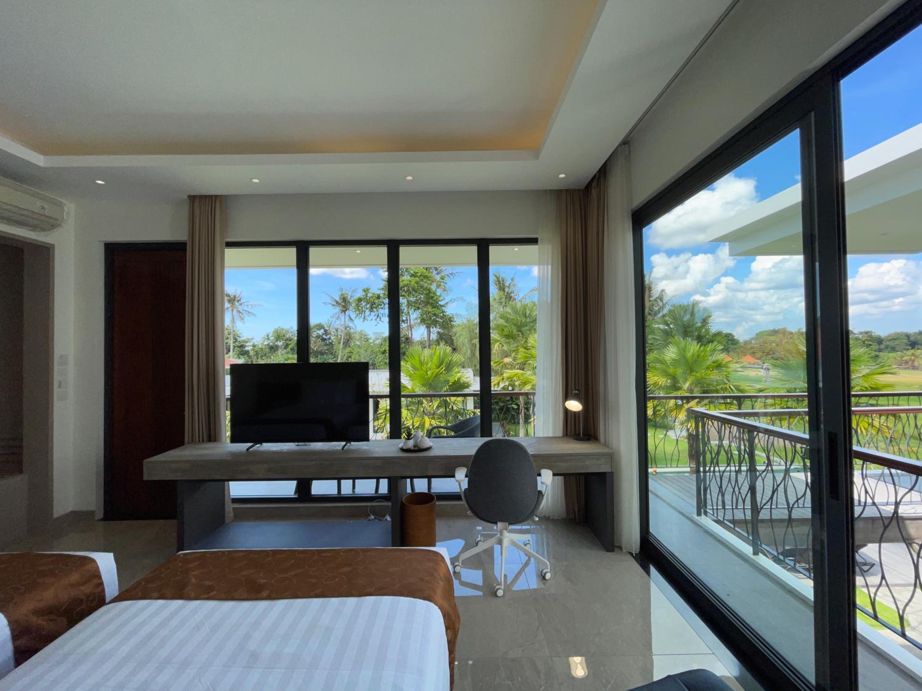 One Bedroom with Pool View - Photo 4