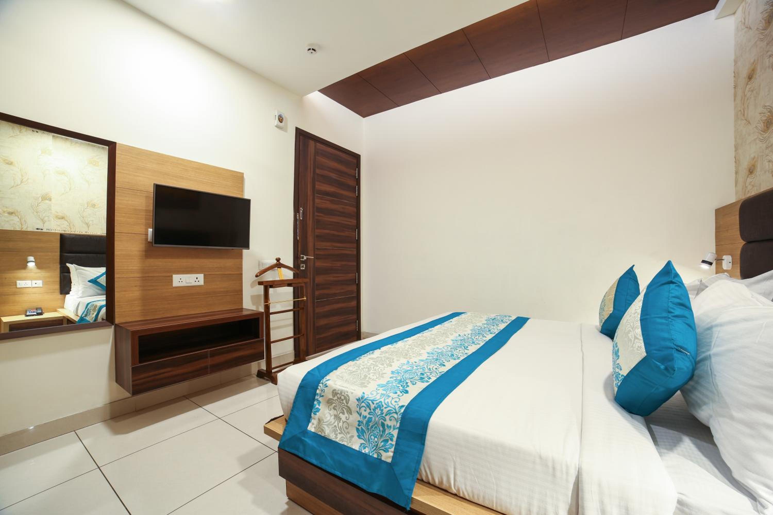 Deluxe Room - Photo 7