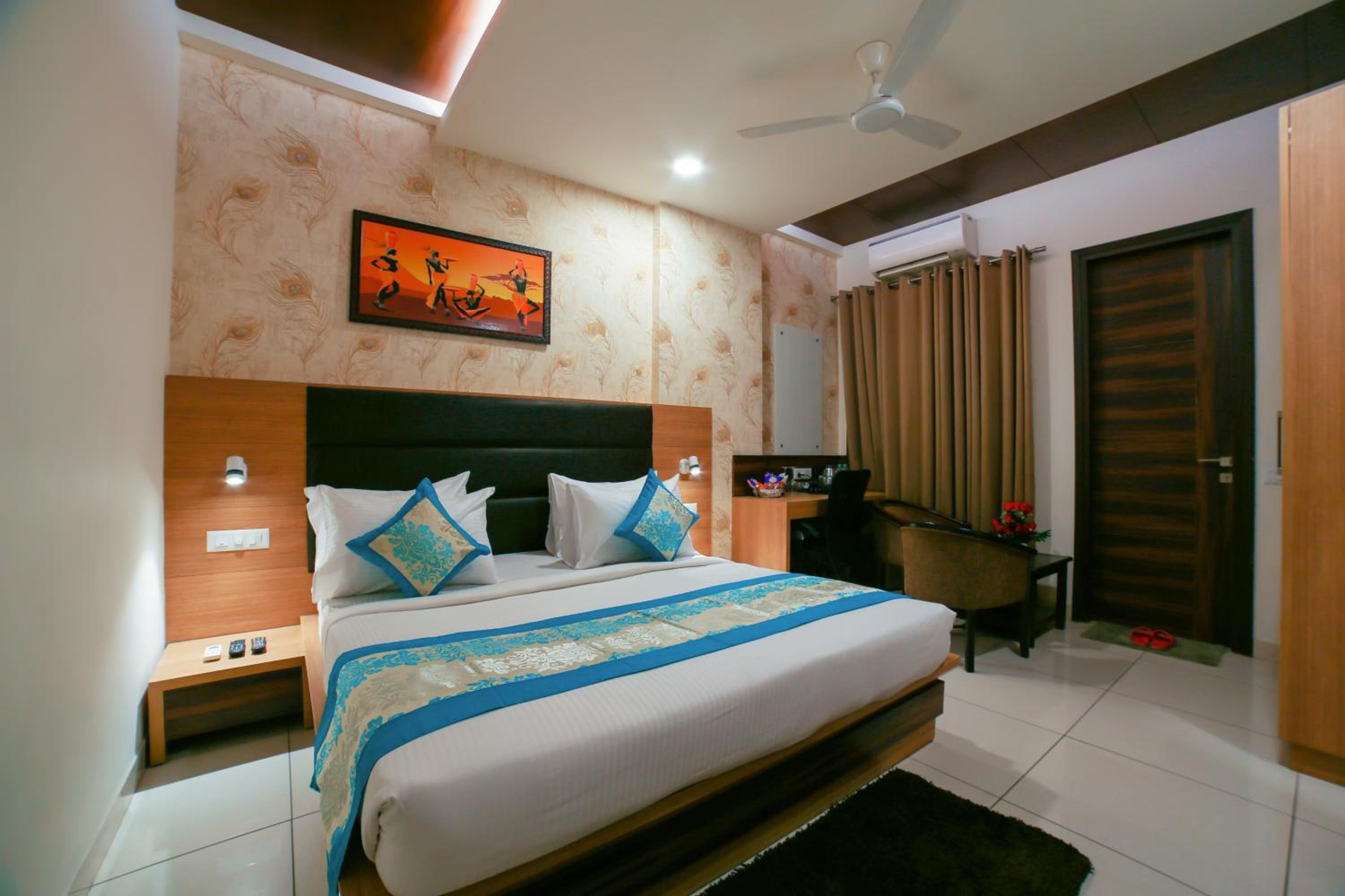 Deluxe Room - Photo 5