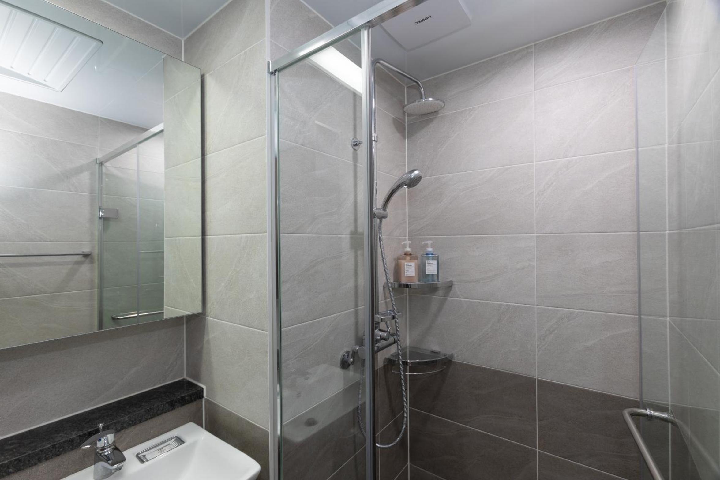 Standard Twin Room - Photo 10