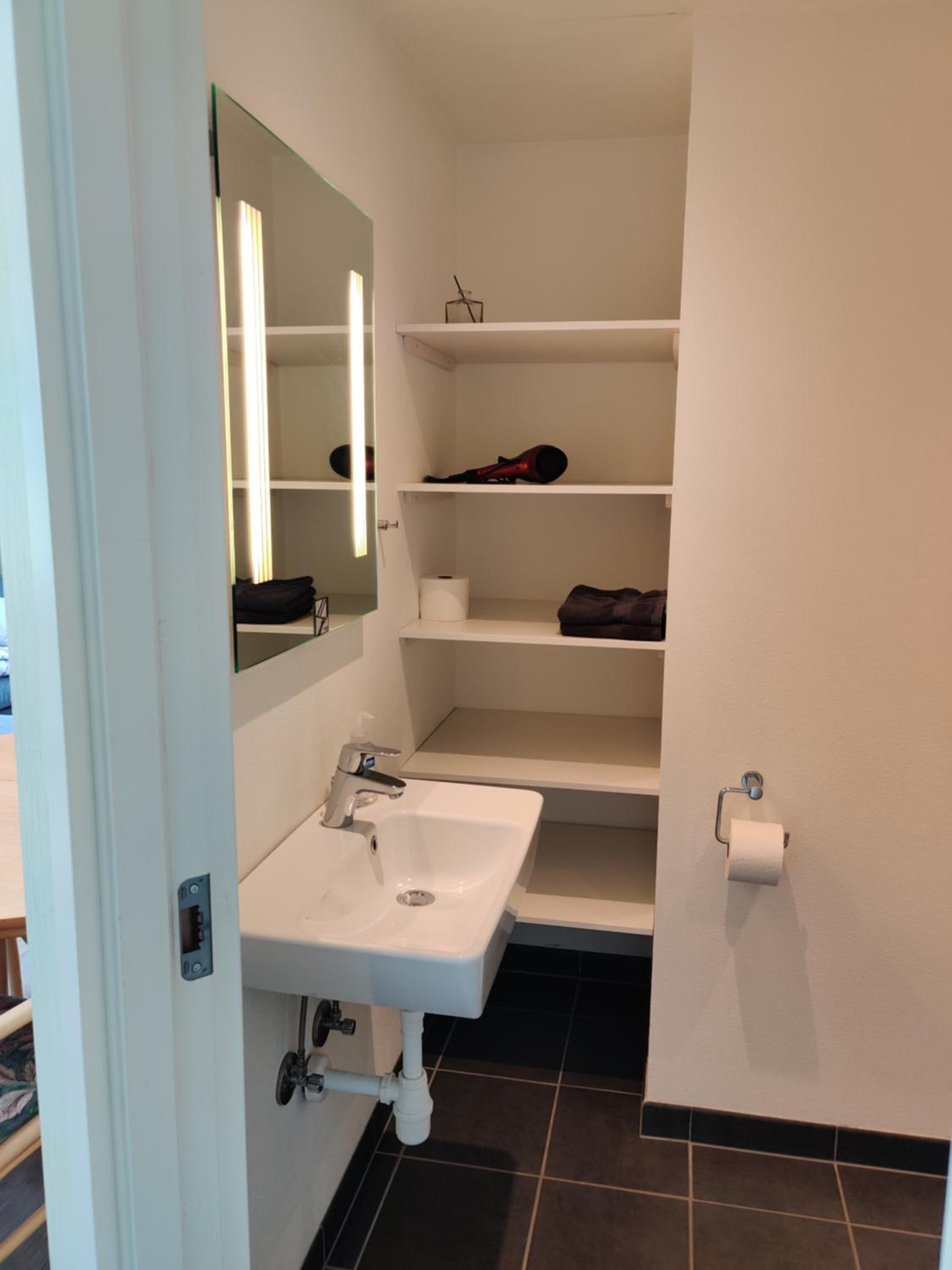 Studio Apartment - Photo 3