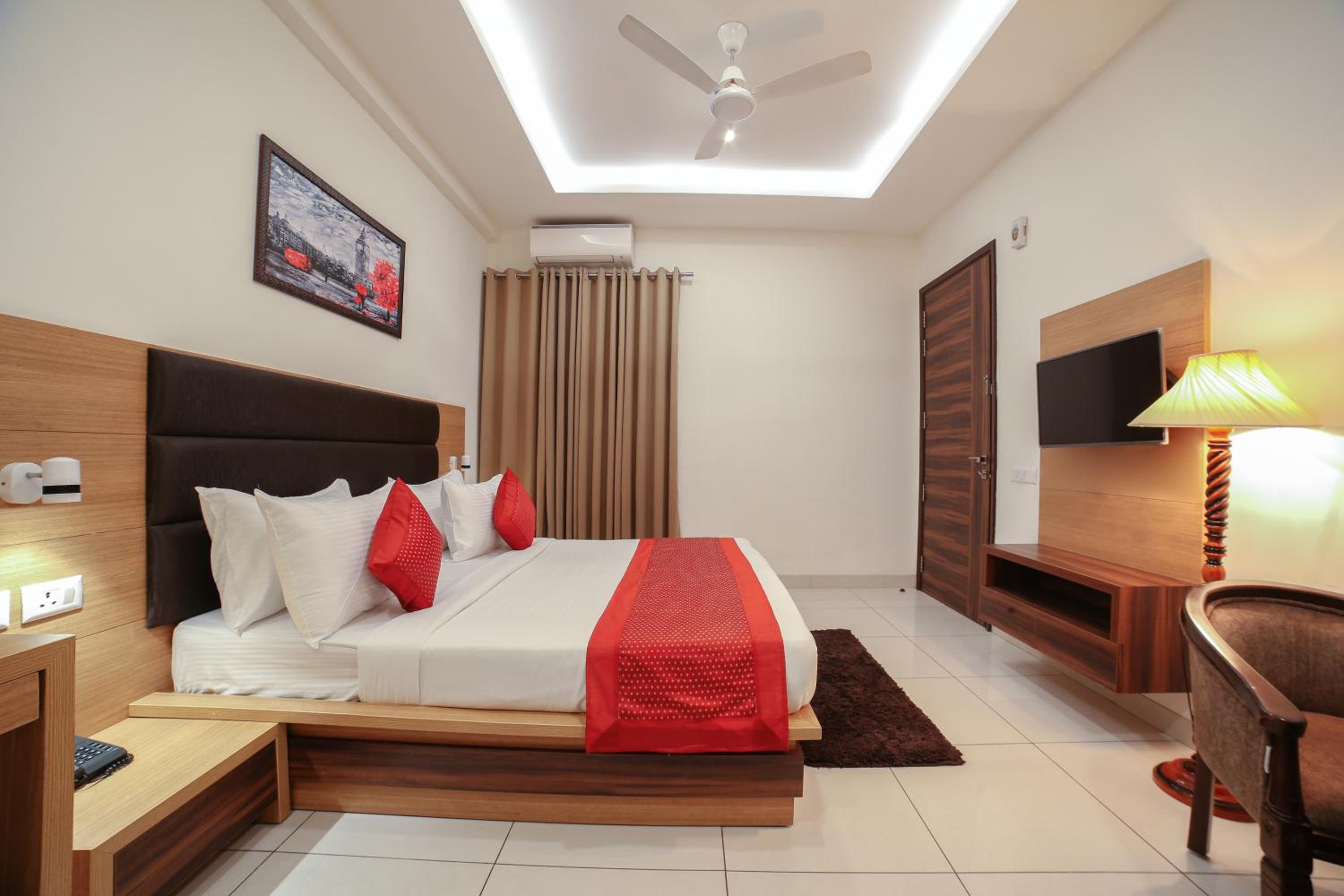 Deluxe Room - Photo 3