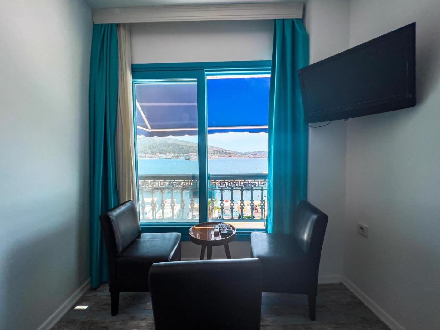 Triple Room with Sea View - Photo 14