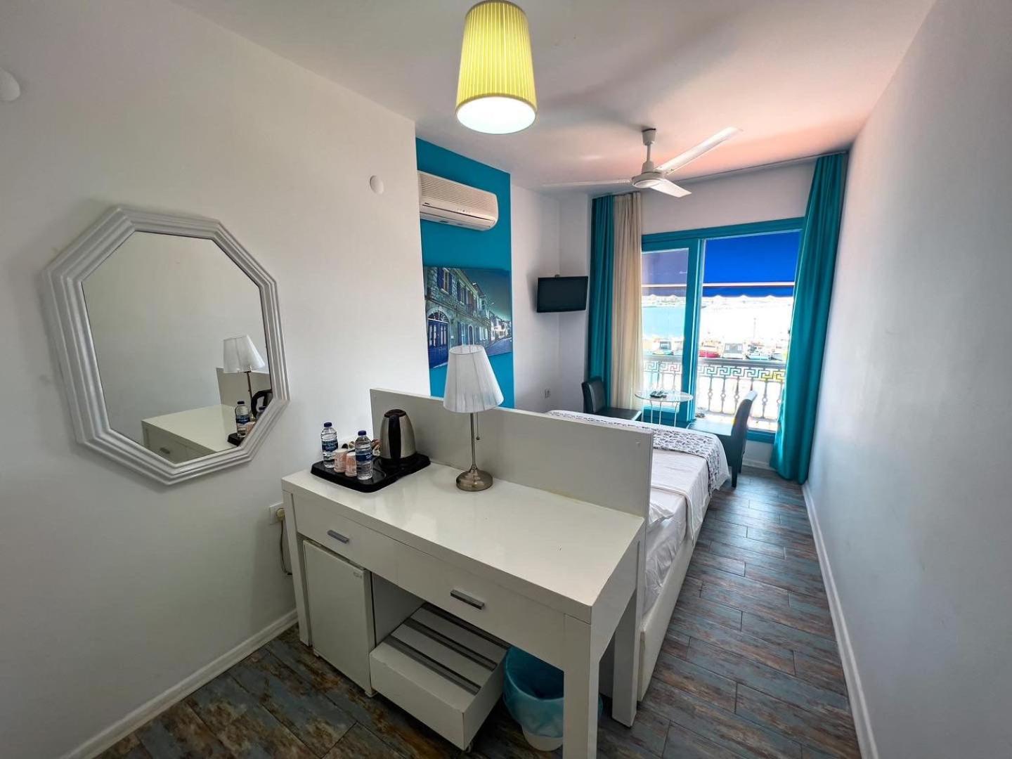 Double Room with Sea View - Photo 25
