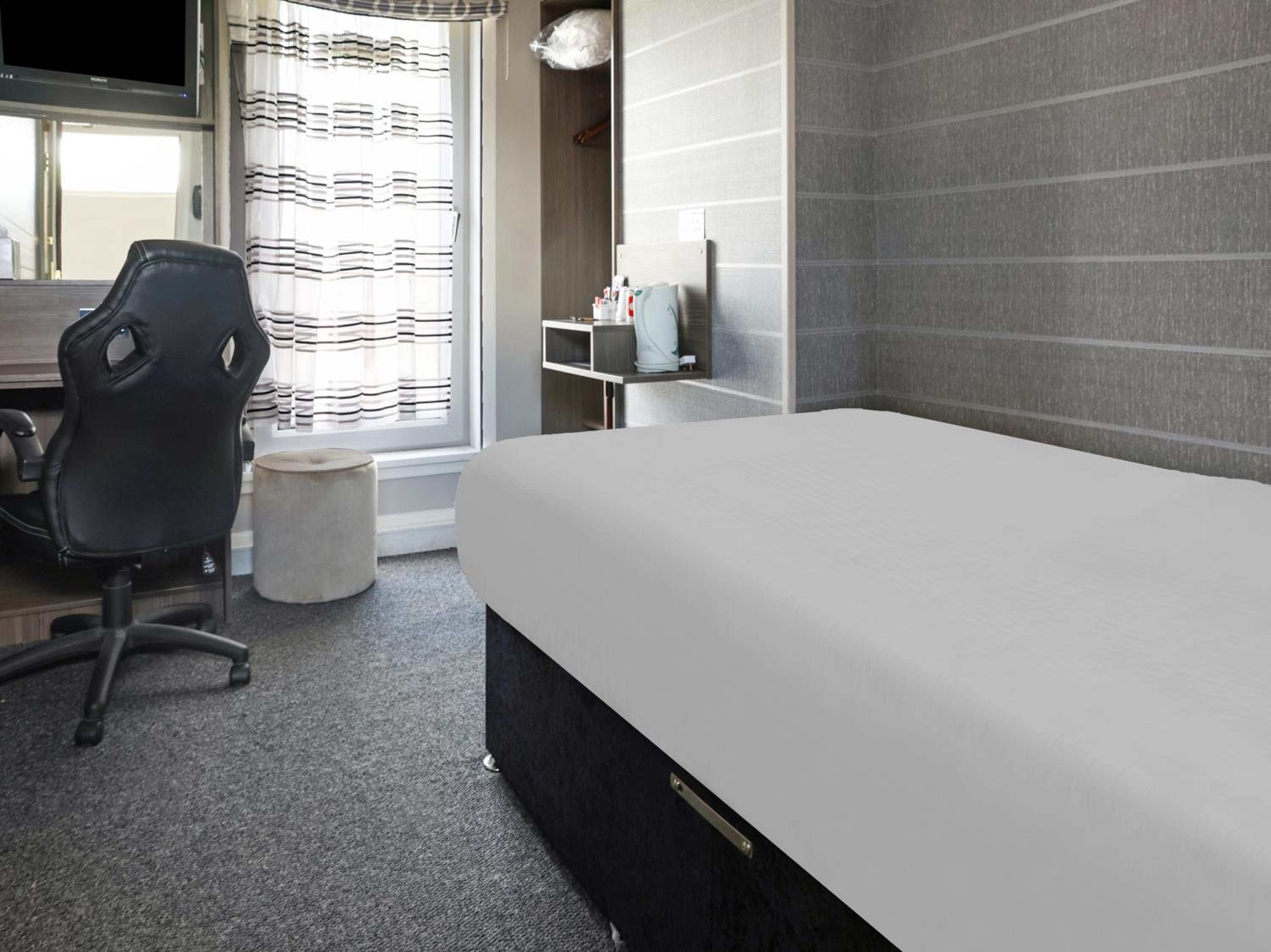 Small Double Room - Non-Smoking photo 3