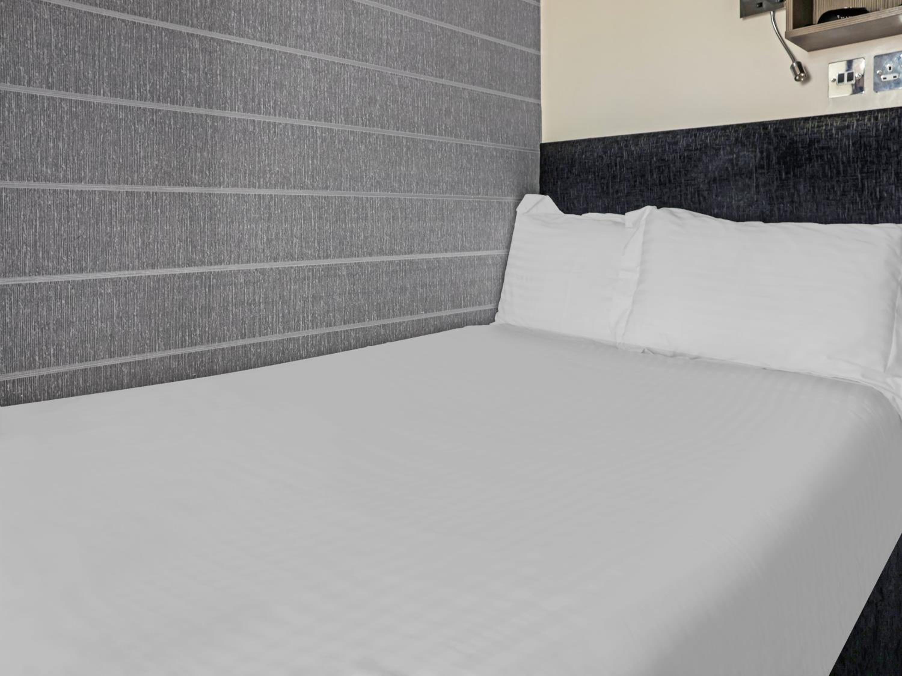 Small Double Room - Non-Smoking photo 2