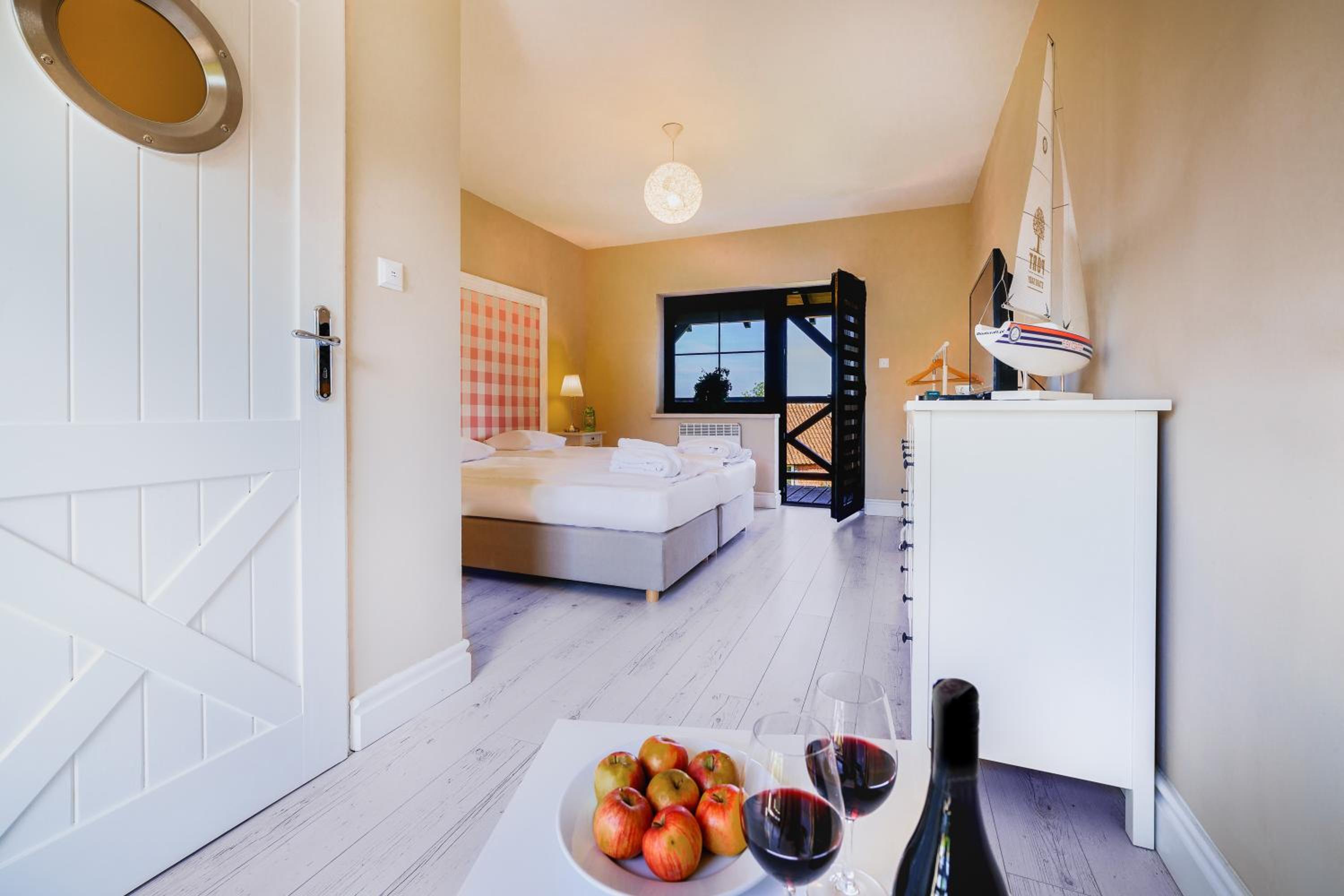 King Room with Lake View - Photo 19