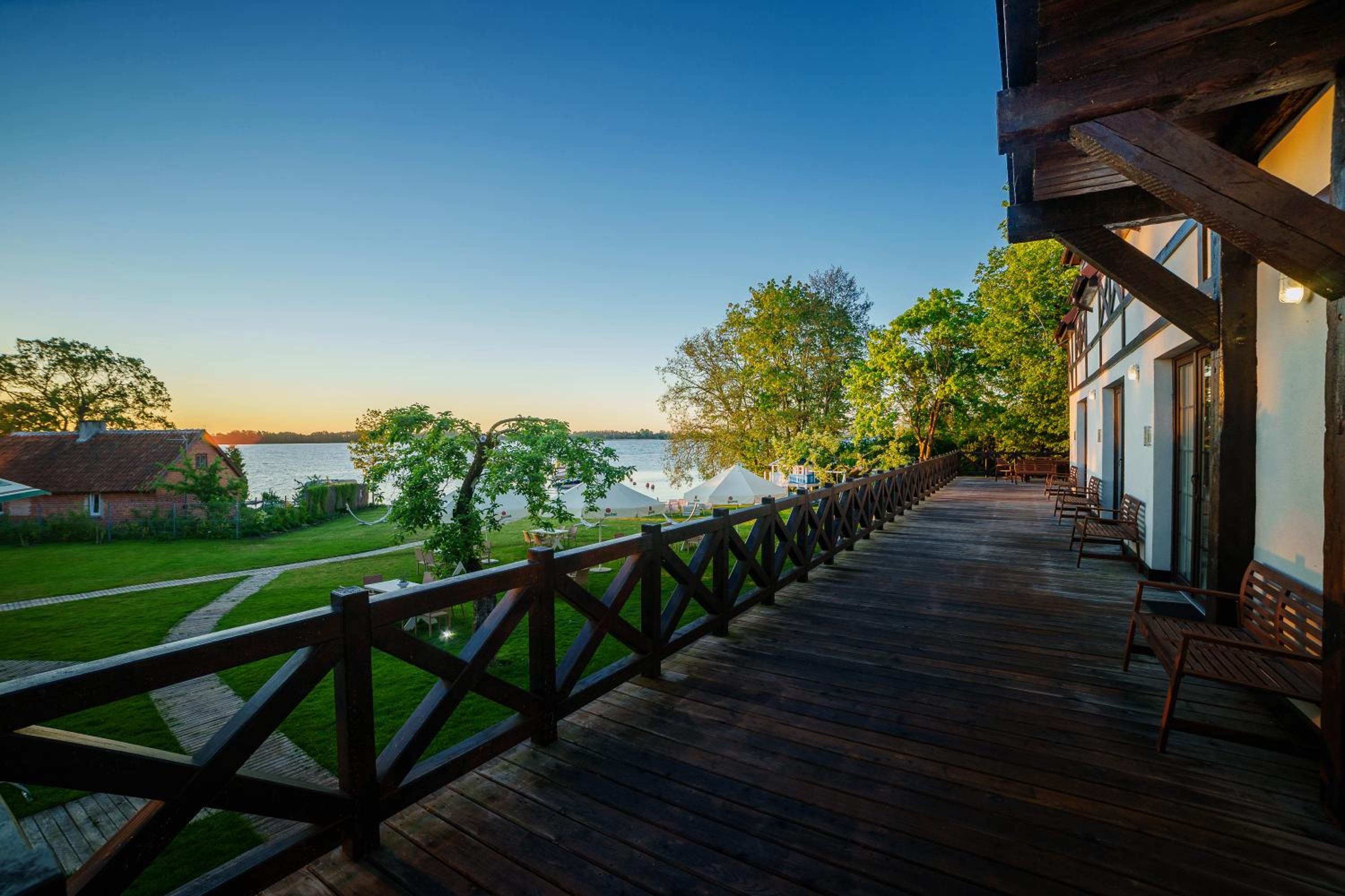 Apartment with Lake View - Photo 8