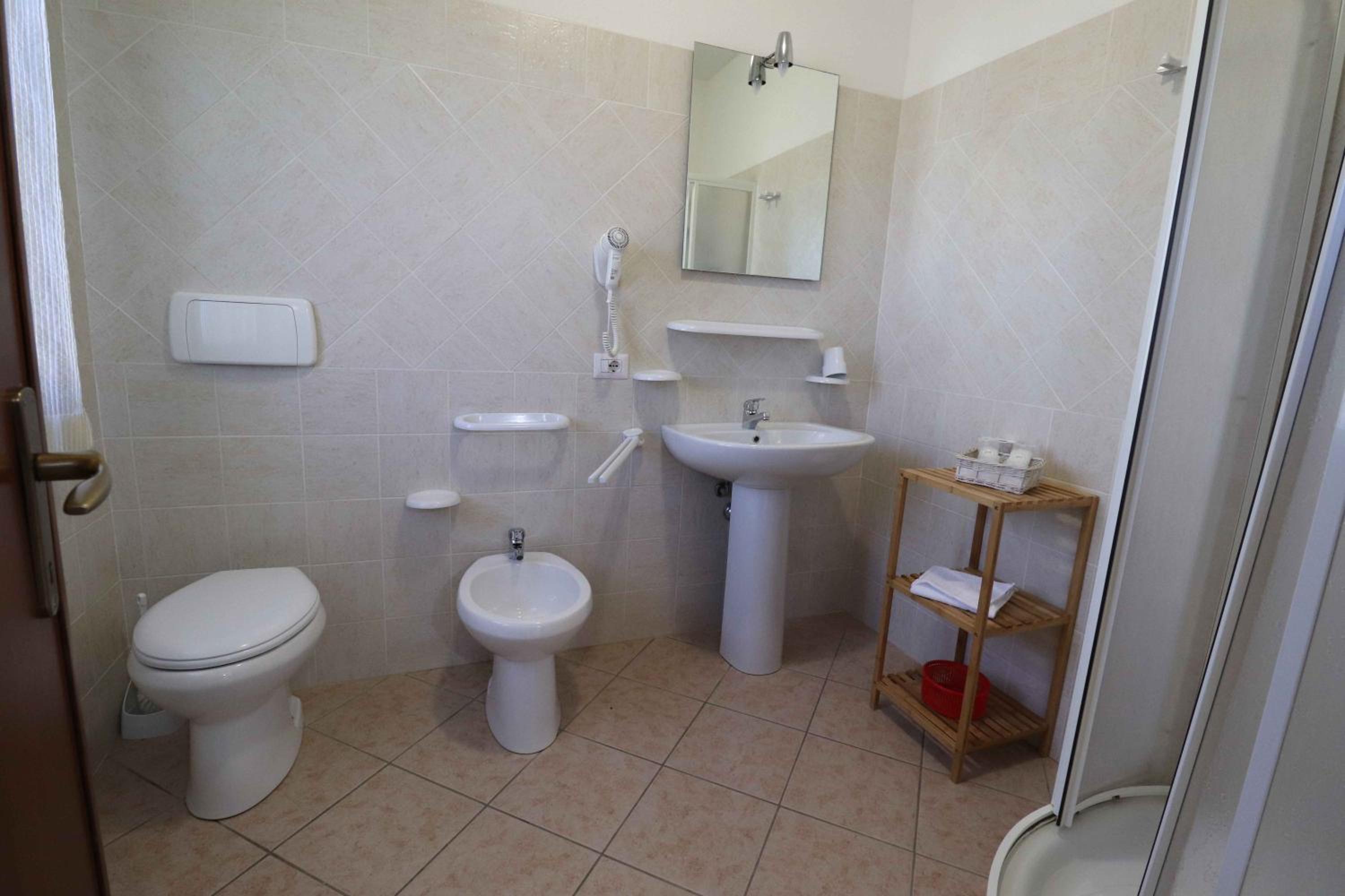 Standard Suite - Photo 6