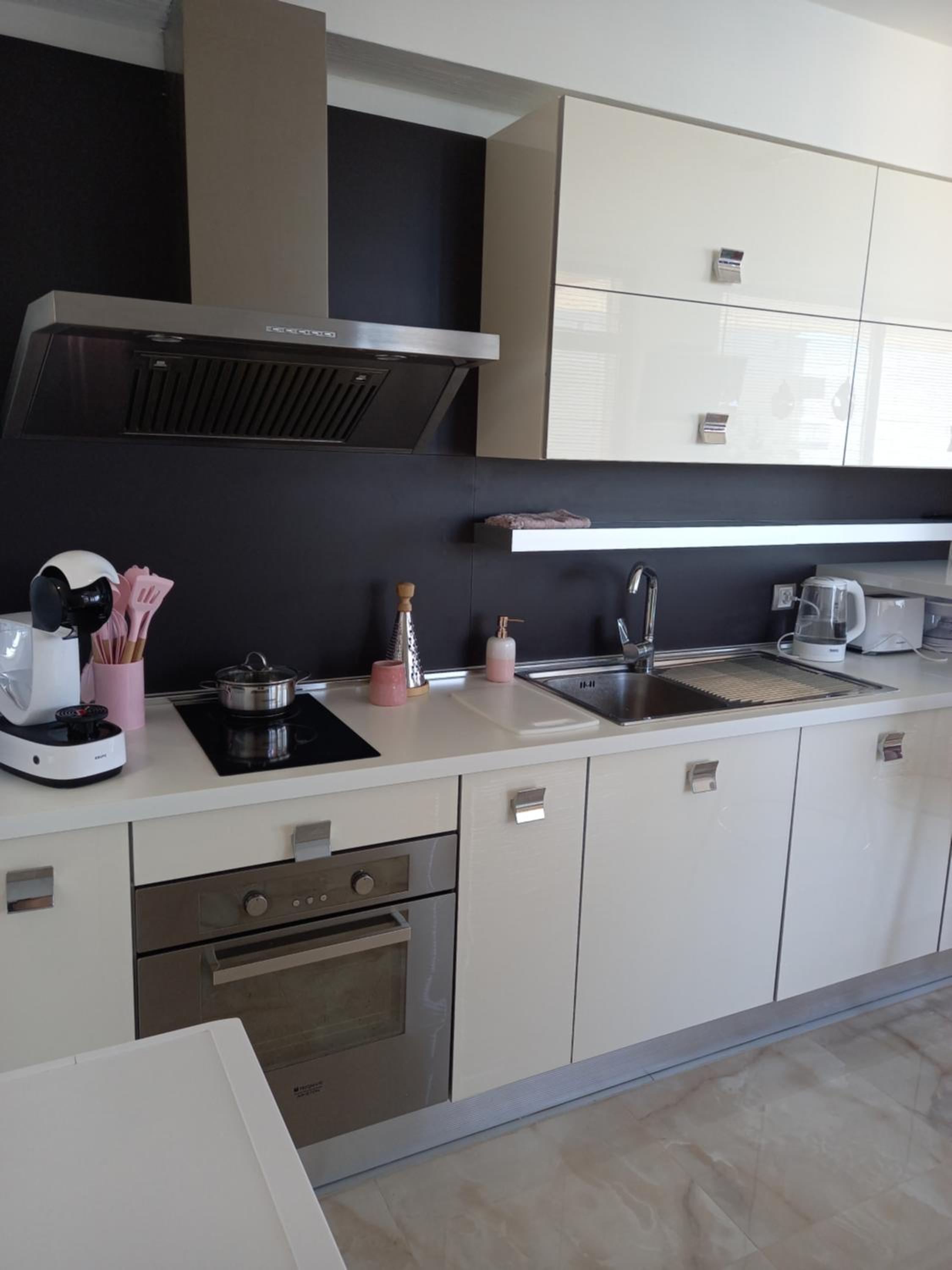 One-Bedroom Apartment photo 3