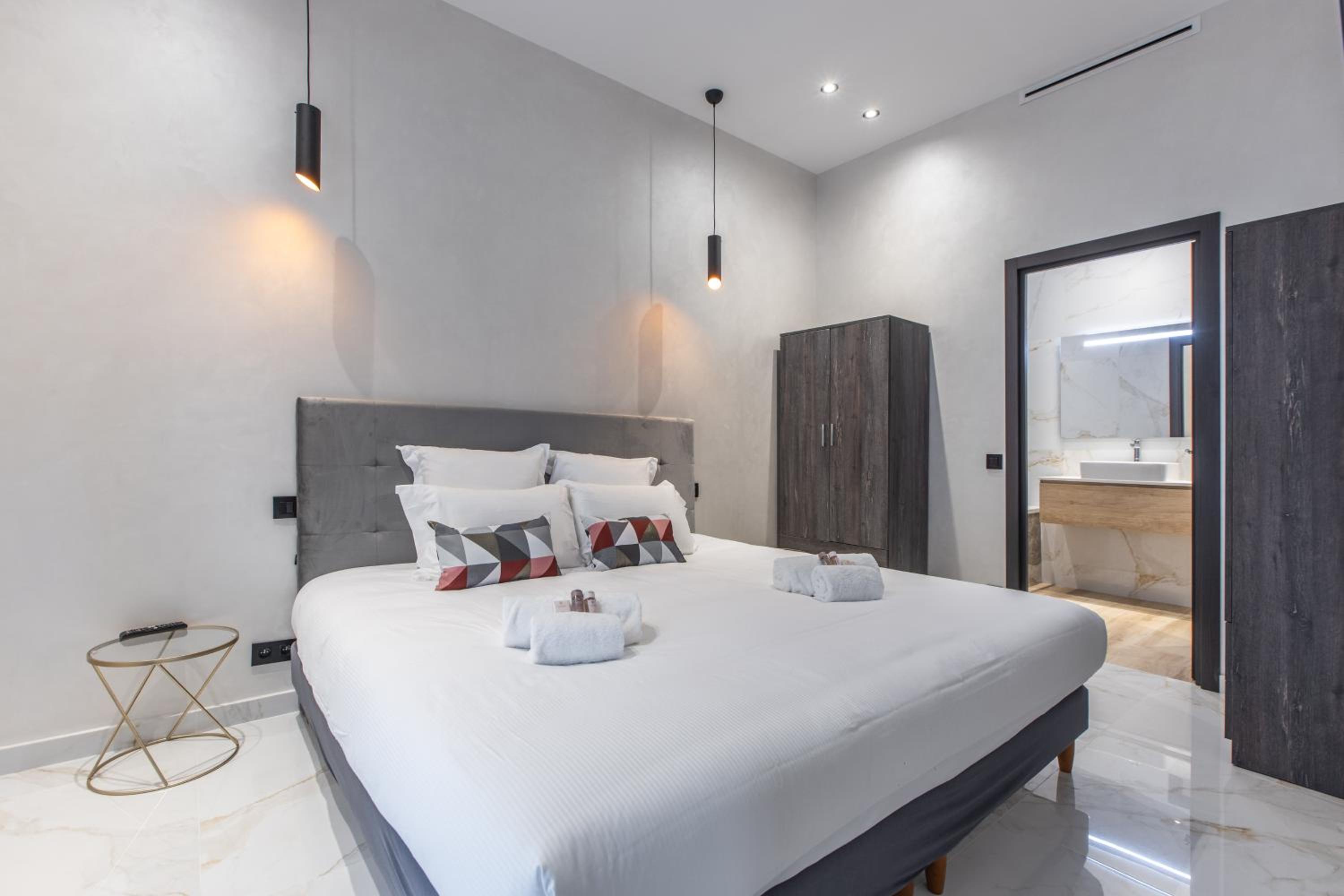 SAPHIR Three-Bedroom Apartment - Photo 4