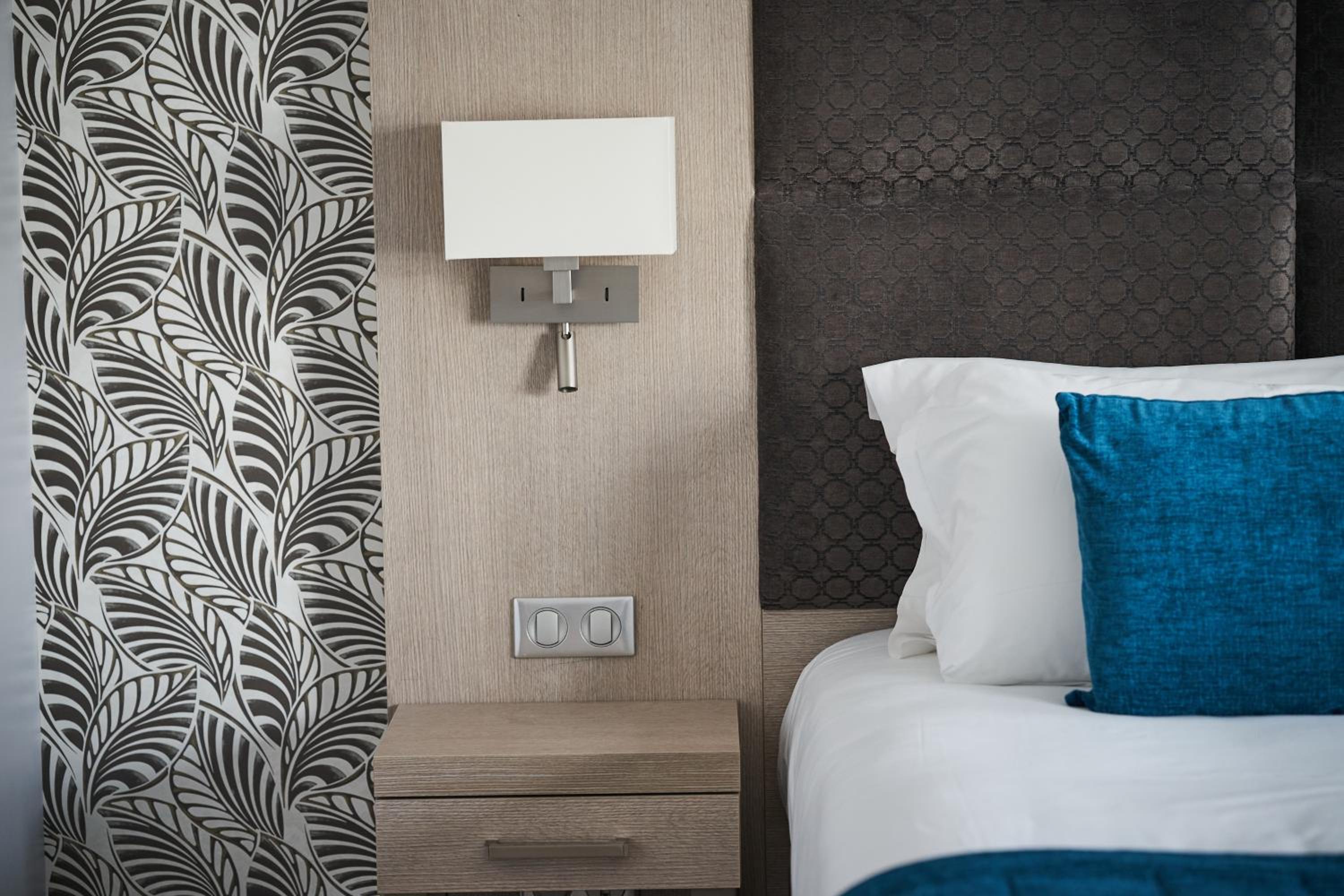 Standard Double Room - Photo 8