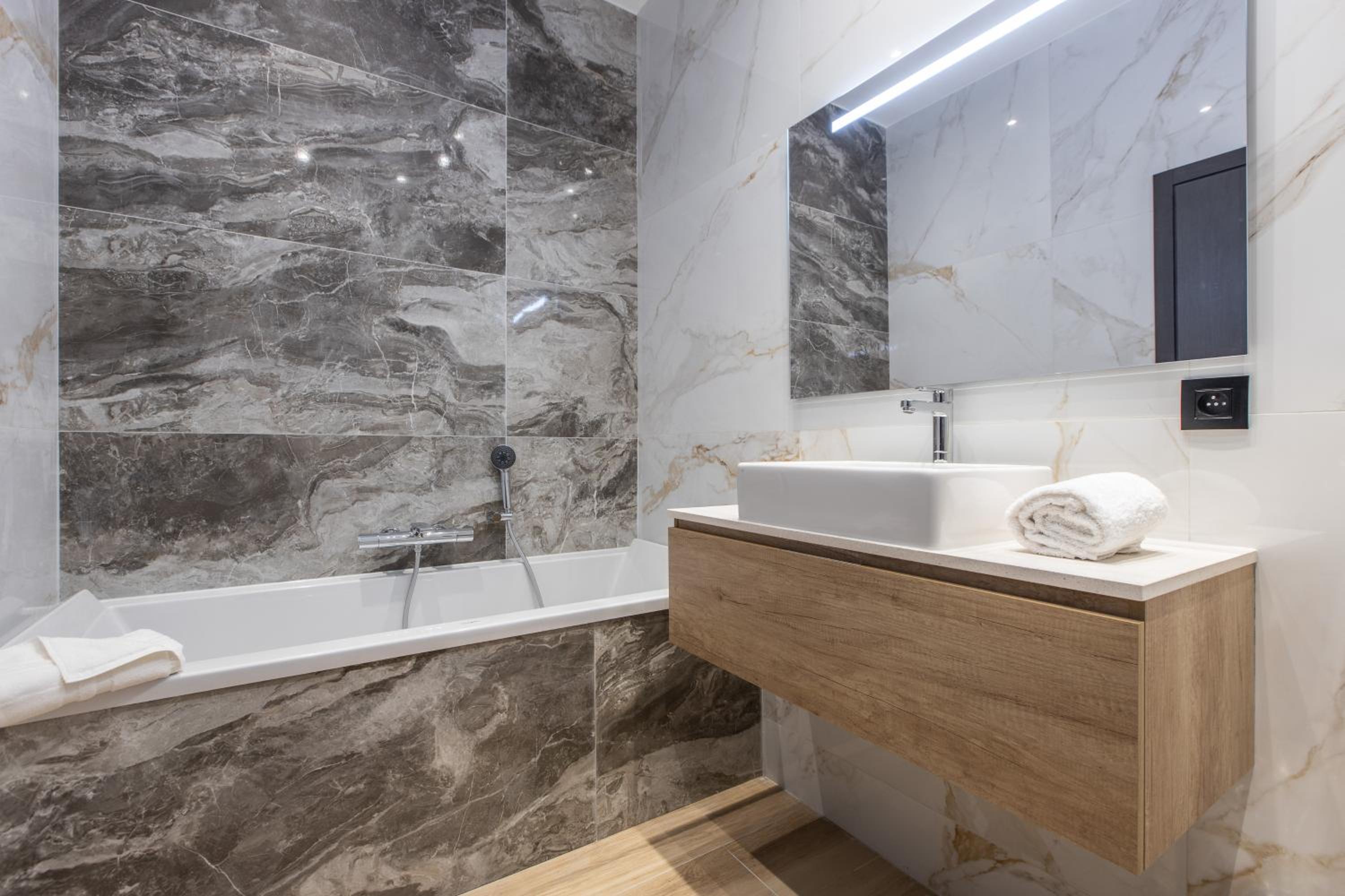 SAPHIR Three-Bedroom Apartment - Photo 5