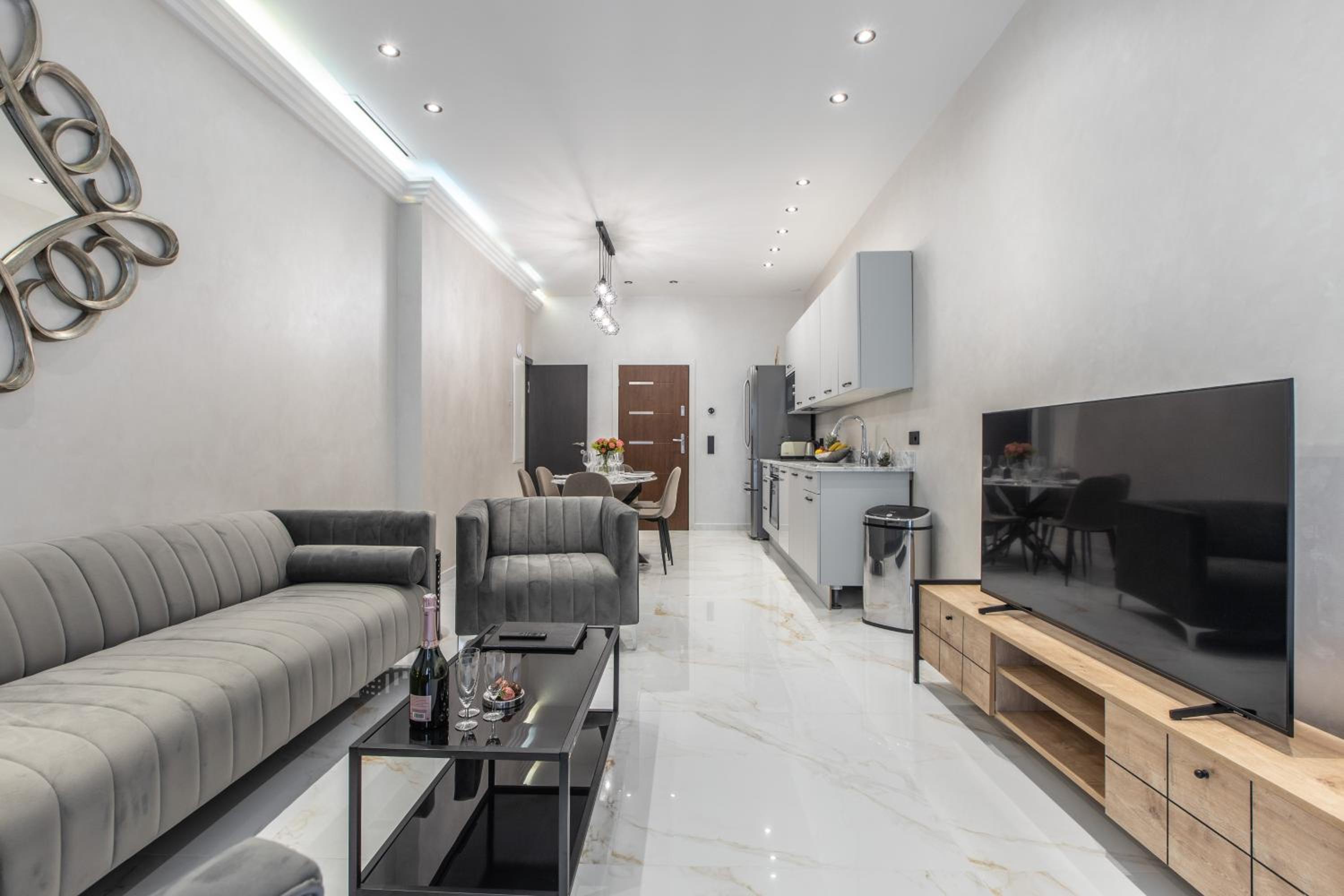 SAPHIR Three-Bedroom Apartment - Photo 8